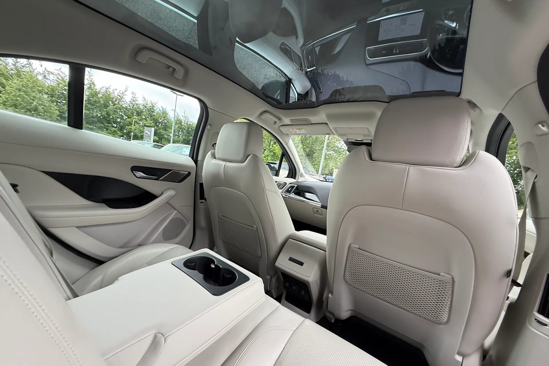 Jaguar I-PACE thumbnail image number 42