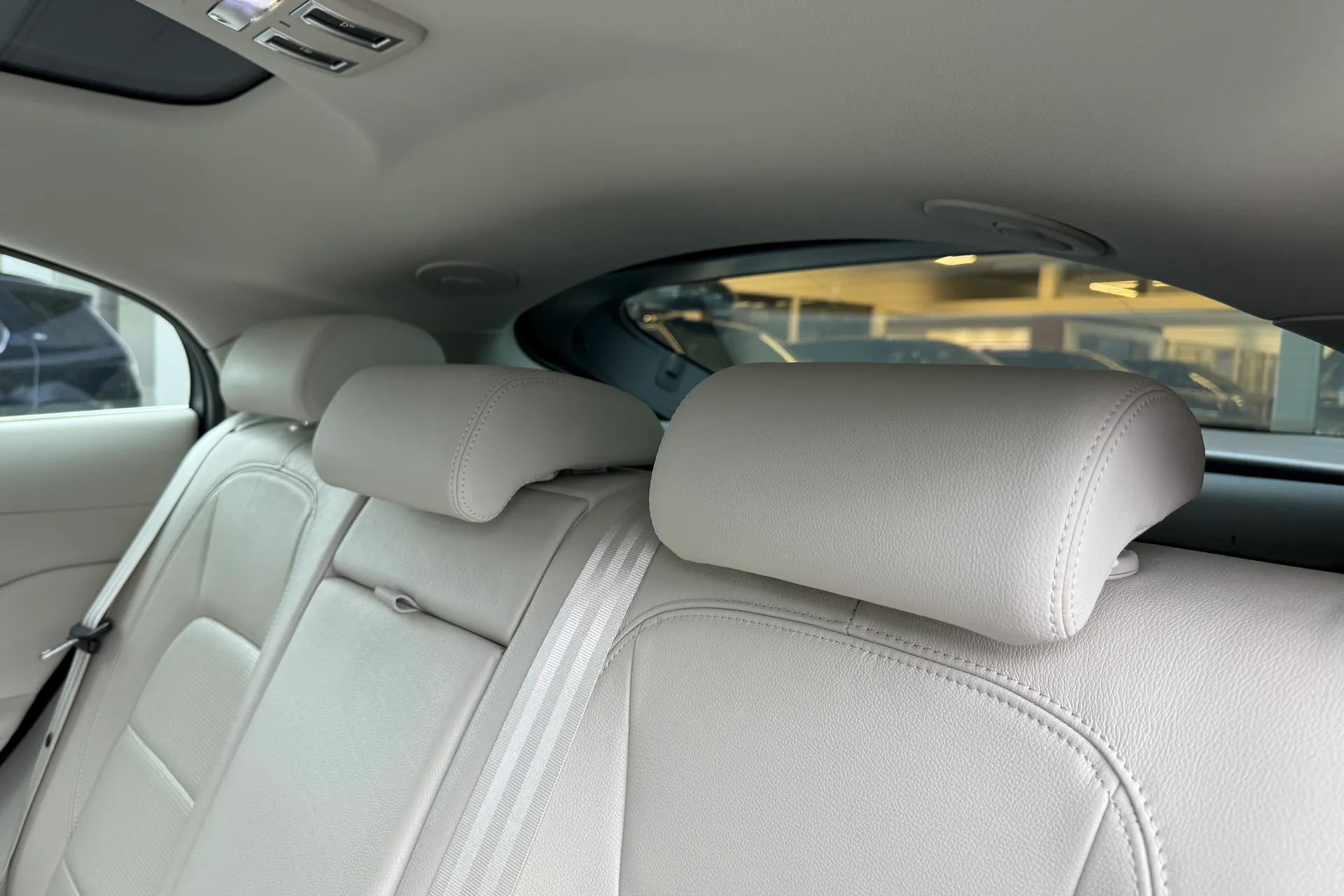 Jaguar I-PACE thumbnail image number 52