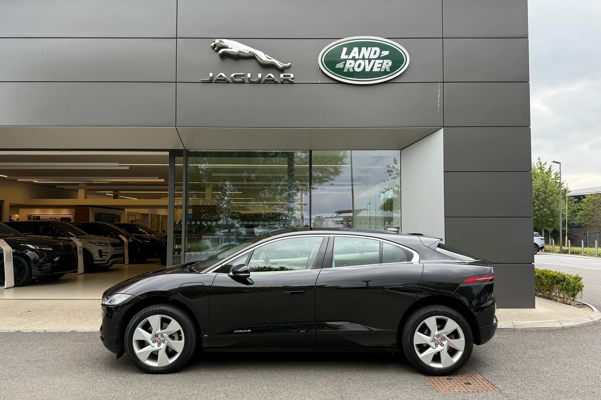 Jaguar I-PACE thumbnail image number 27