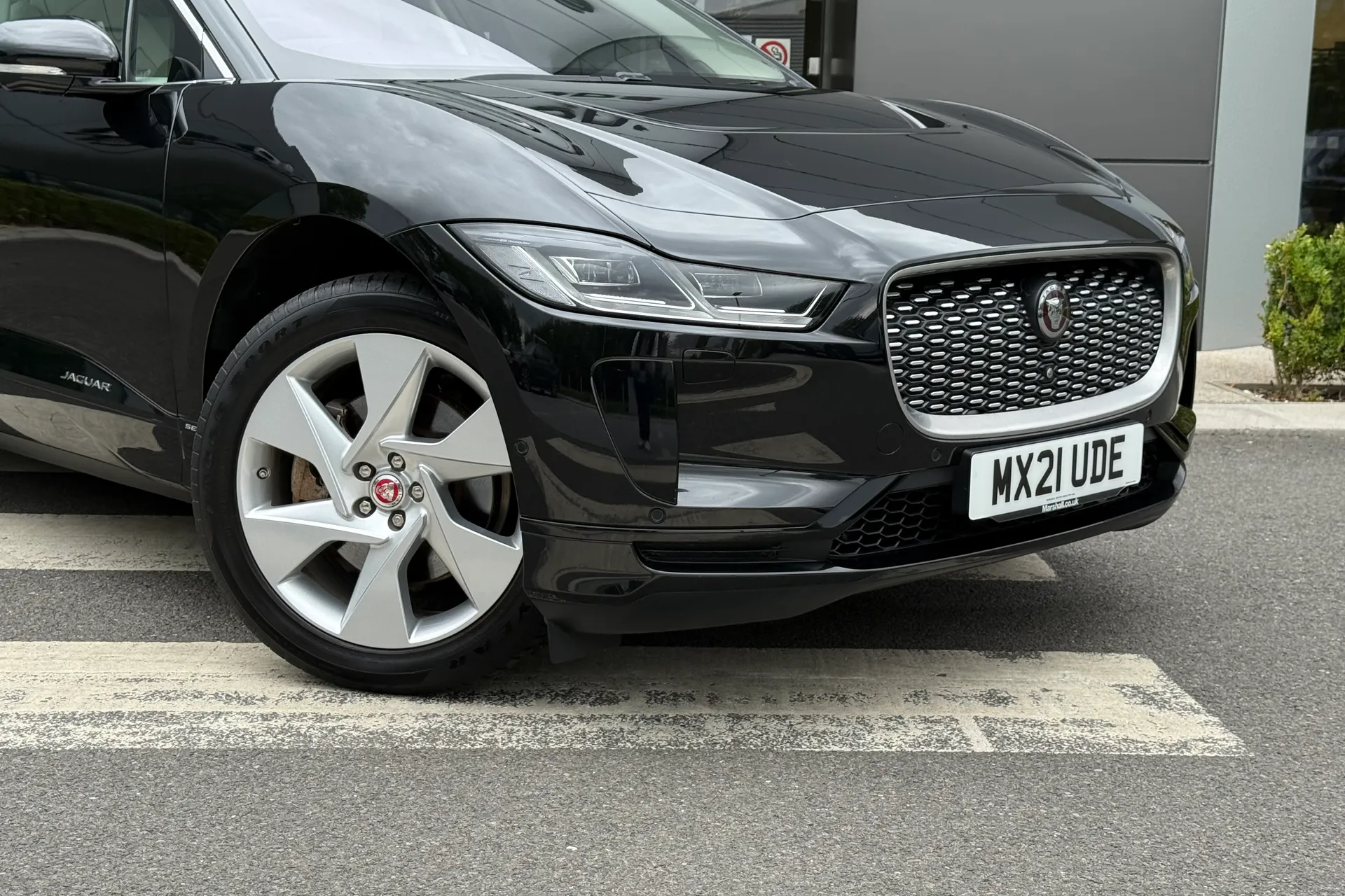 Jaguar I-PACE thumbnail image number 32