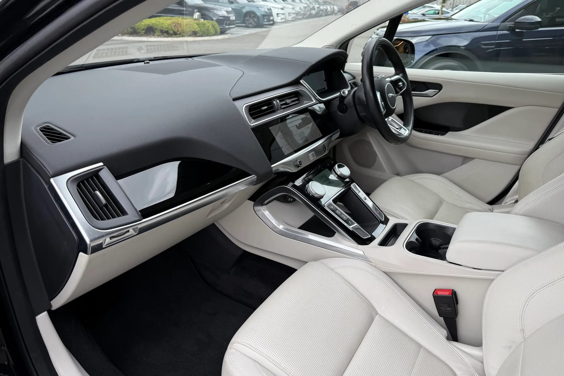 Jaguar I-PACE thumbnail image number 50