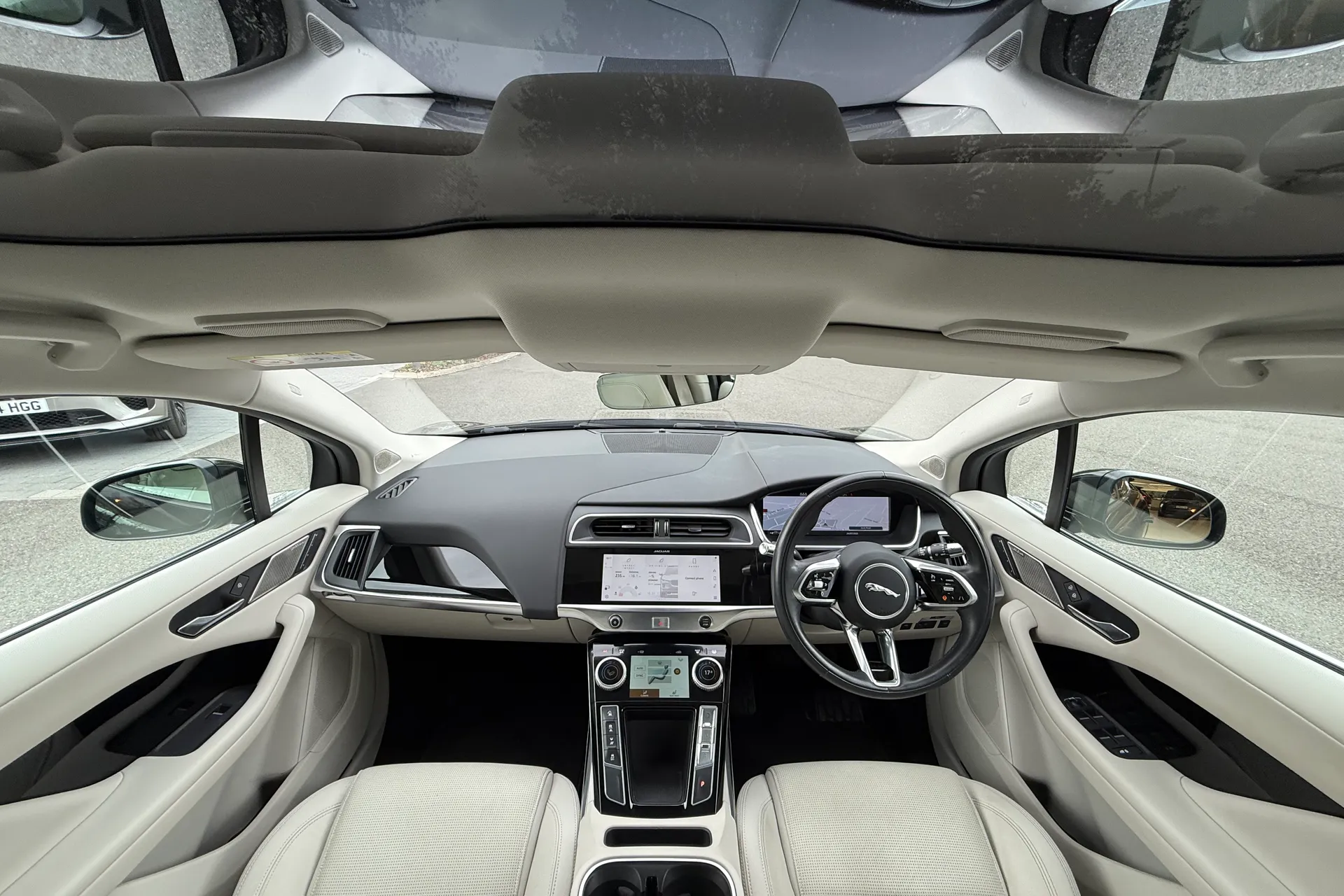 Jaguar I-PACE thumbnail image number 3