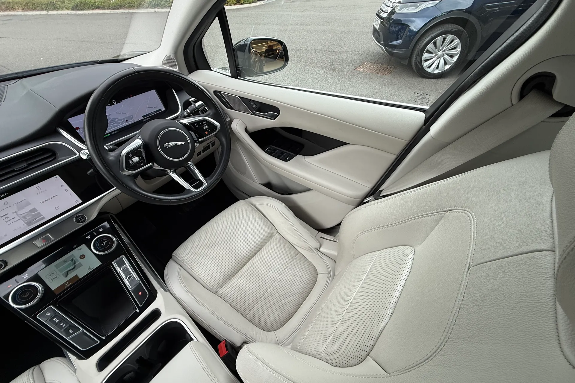 Jaguar I-PACE thumbnail image number 14