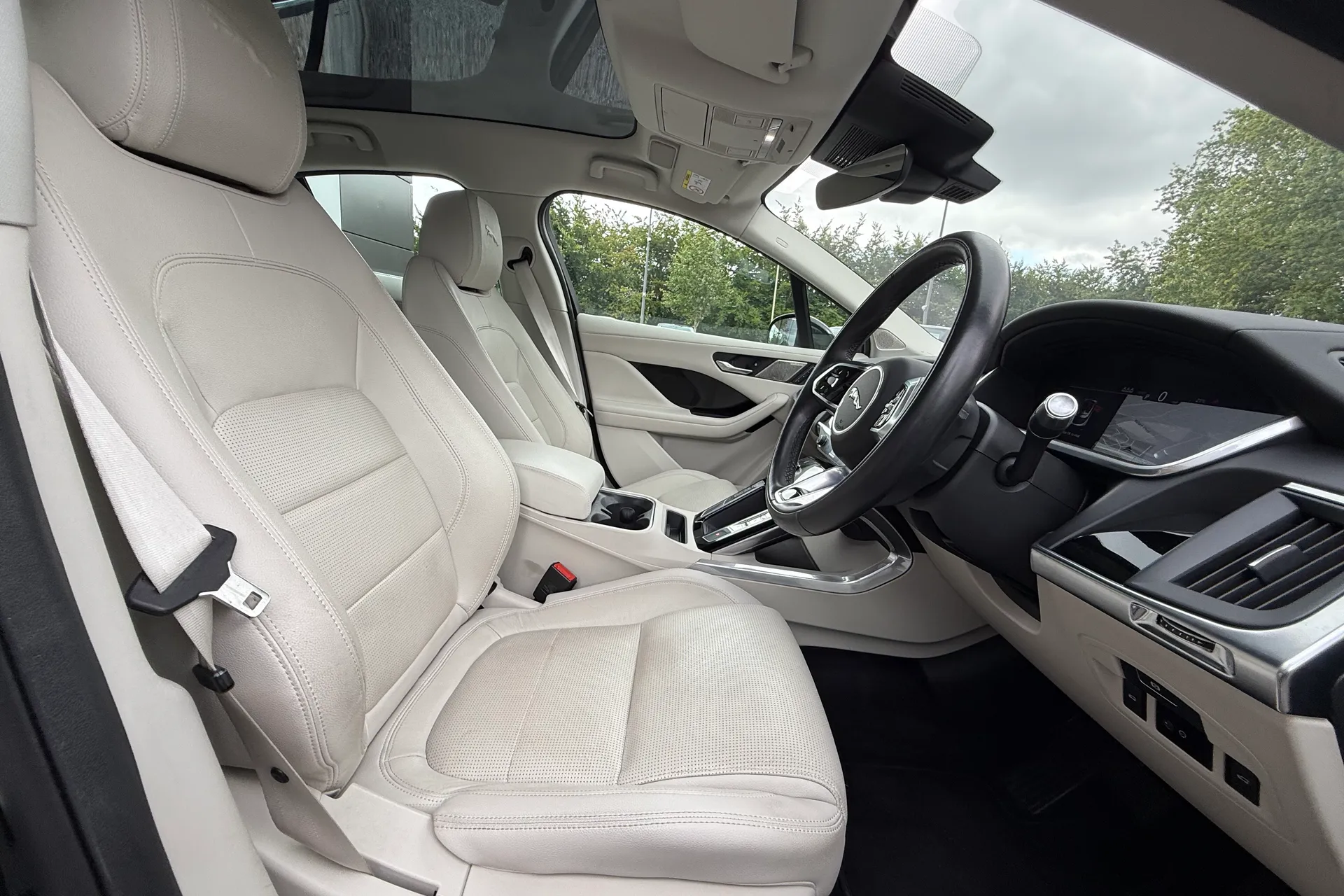 Jaguar I-PACE thumbnail image number 9