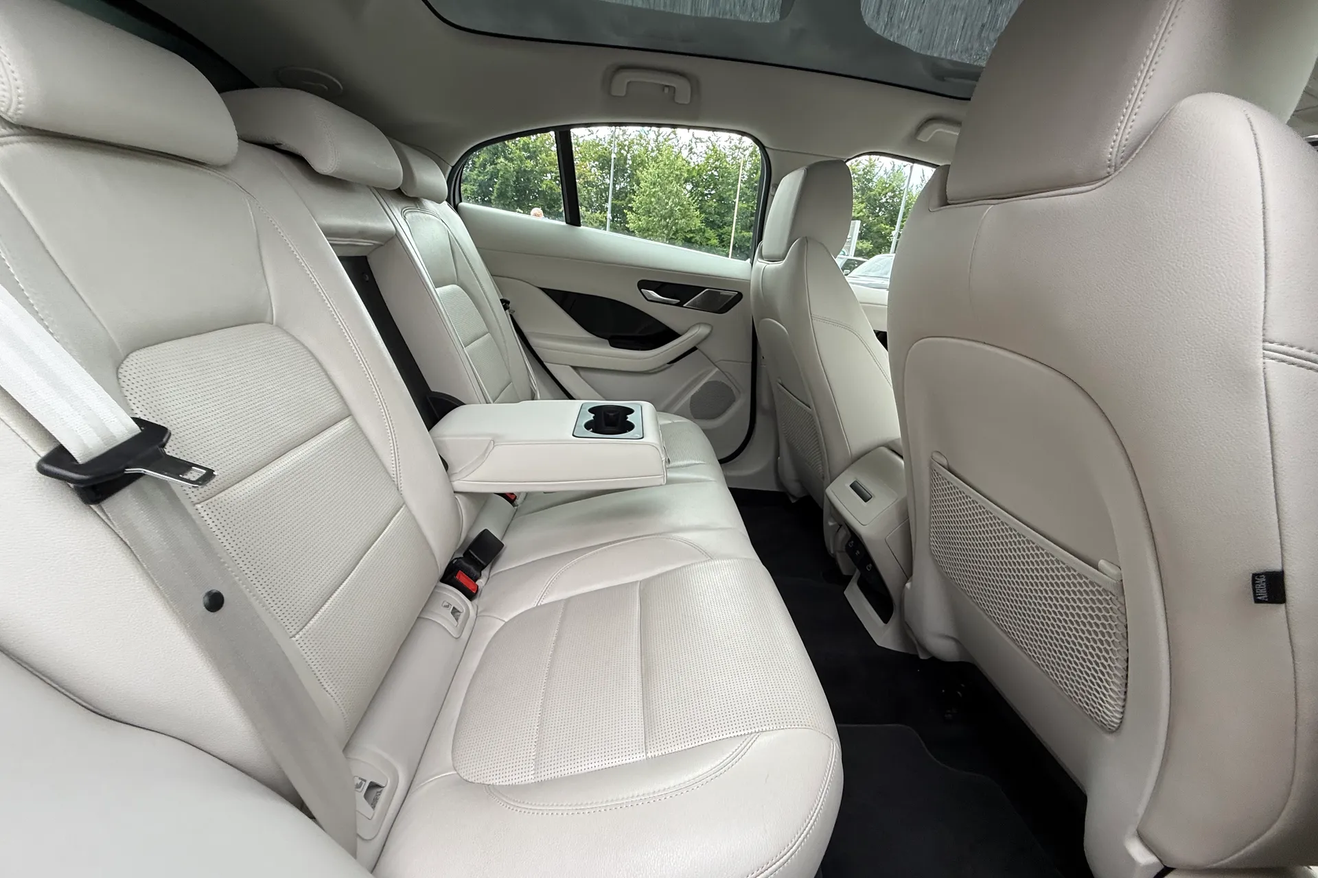 Jaguar I-PACE thumbnail image number 44