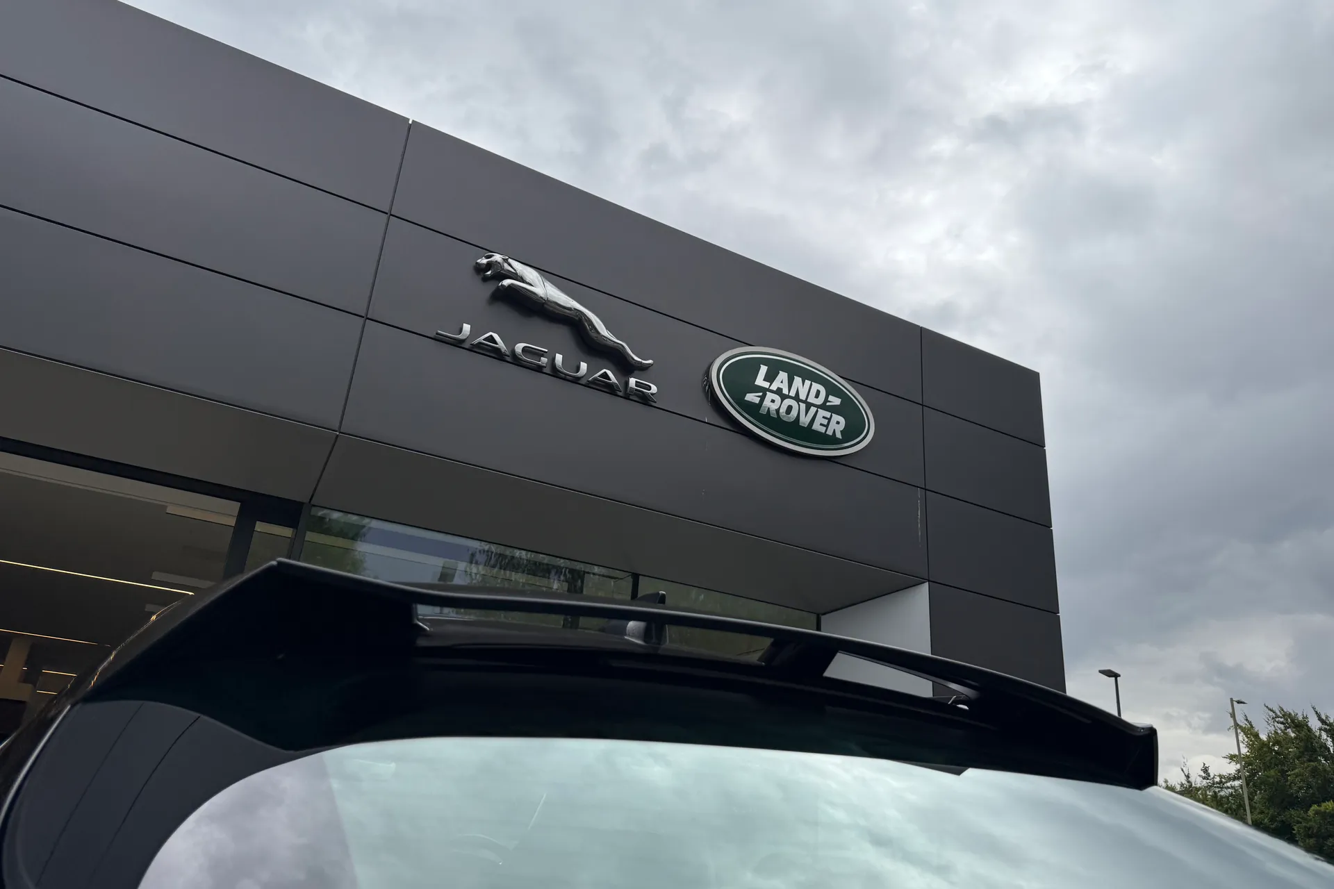 Jaguar I-PACE thumbnail image number 36