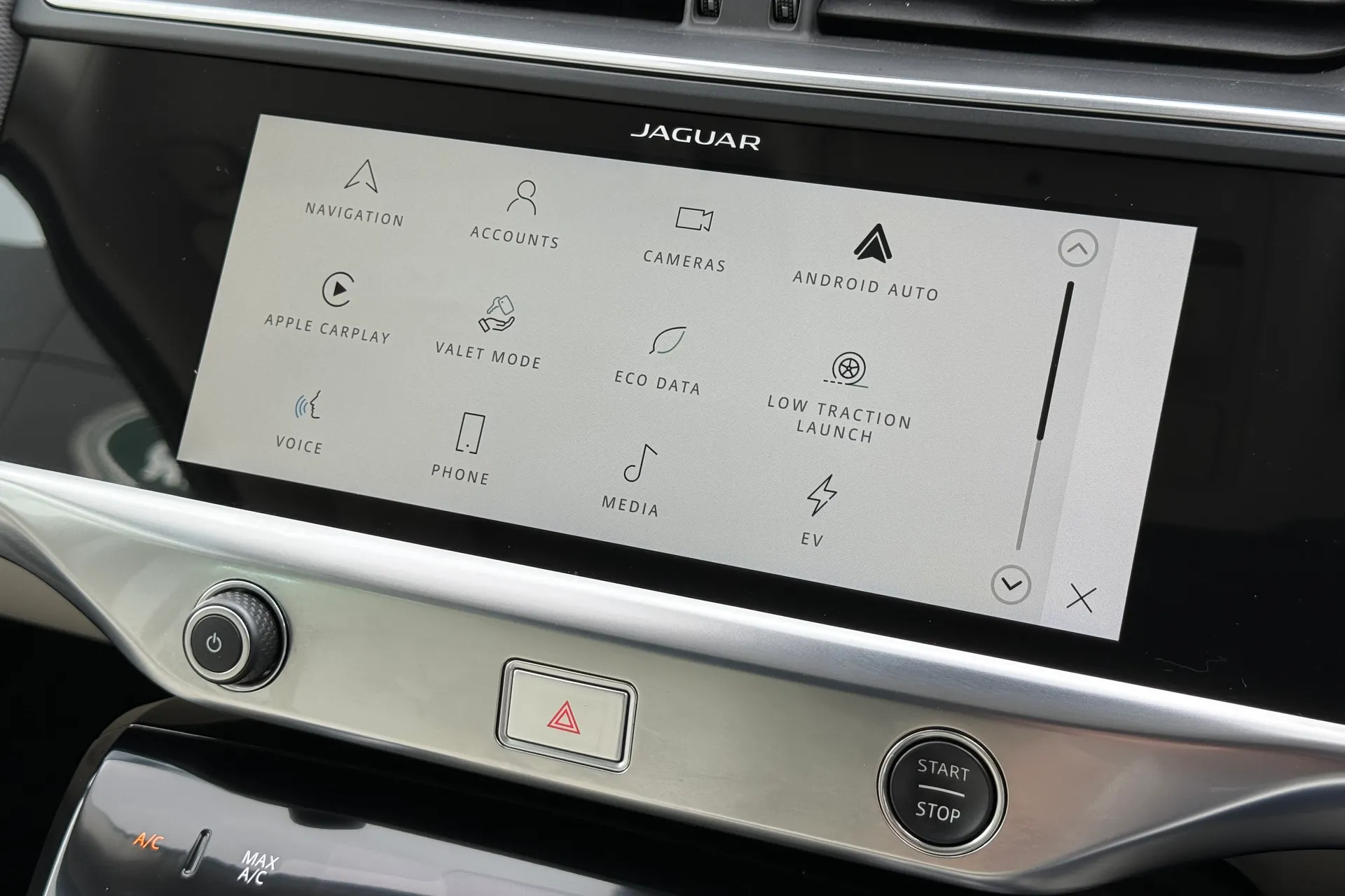 Jaguar I-PACE thumbnail image number 46