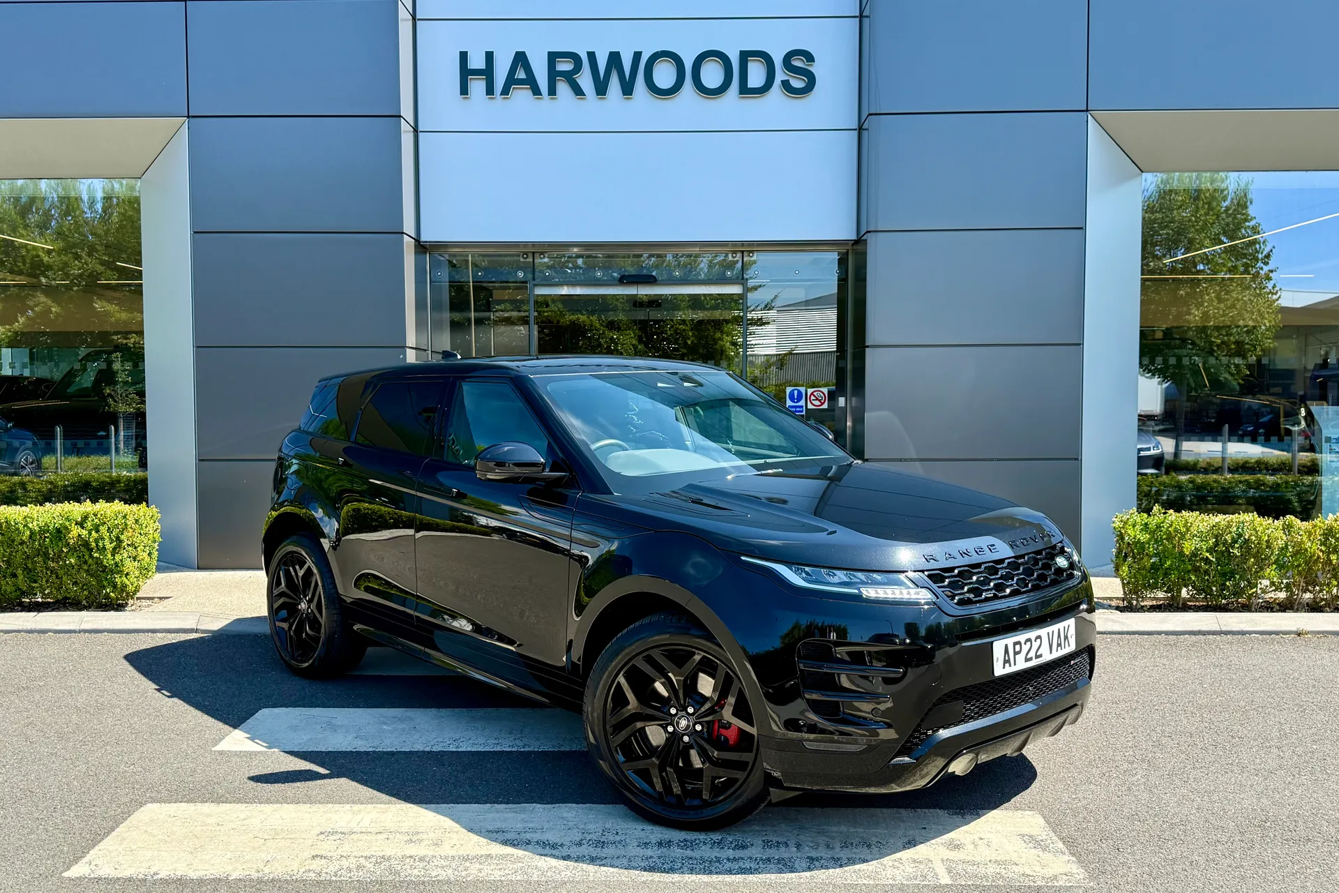 LAND ROVER RANGE ROVER EVOQUE focused image