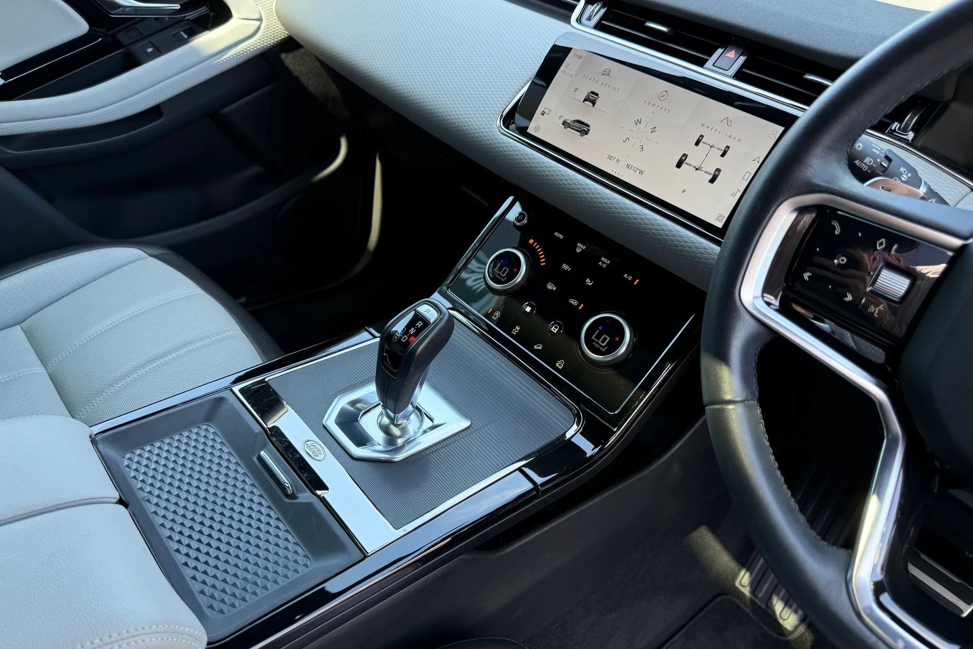 LAND ROVER RANGE ROVER EVOQUE thumbnail image number 18