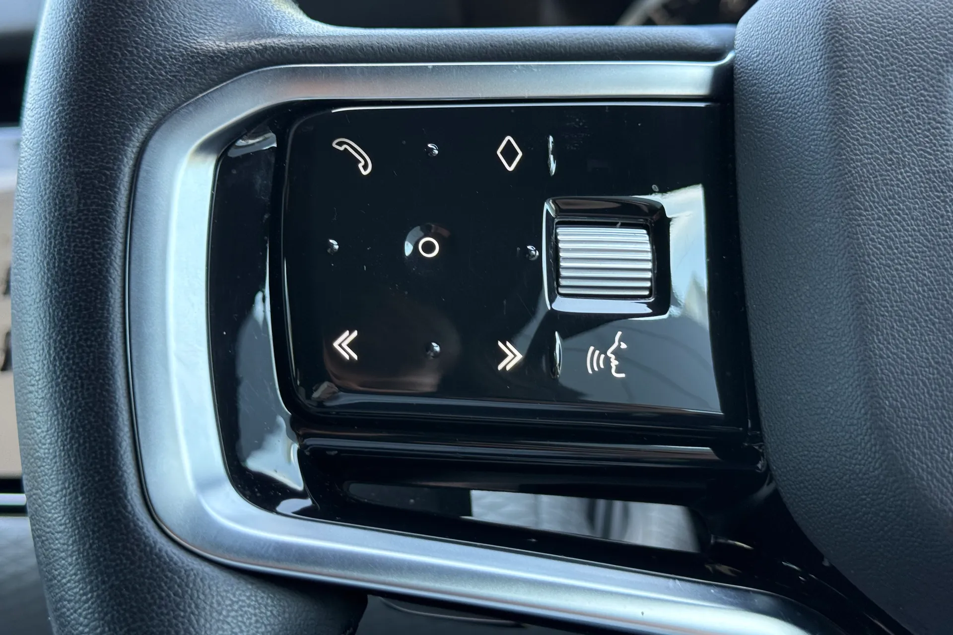 LAND ROVER RANGE ROVER EVOQUE thumbnail image number 23