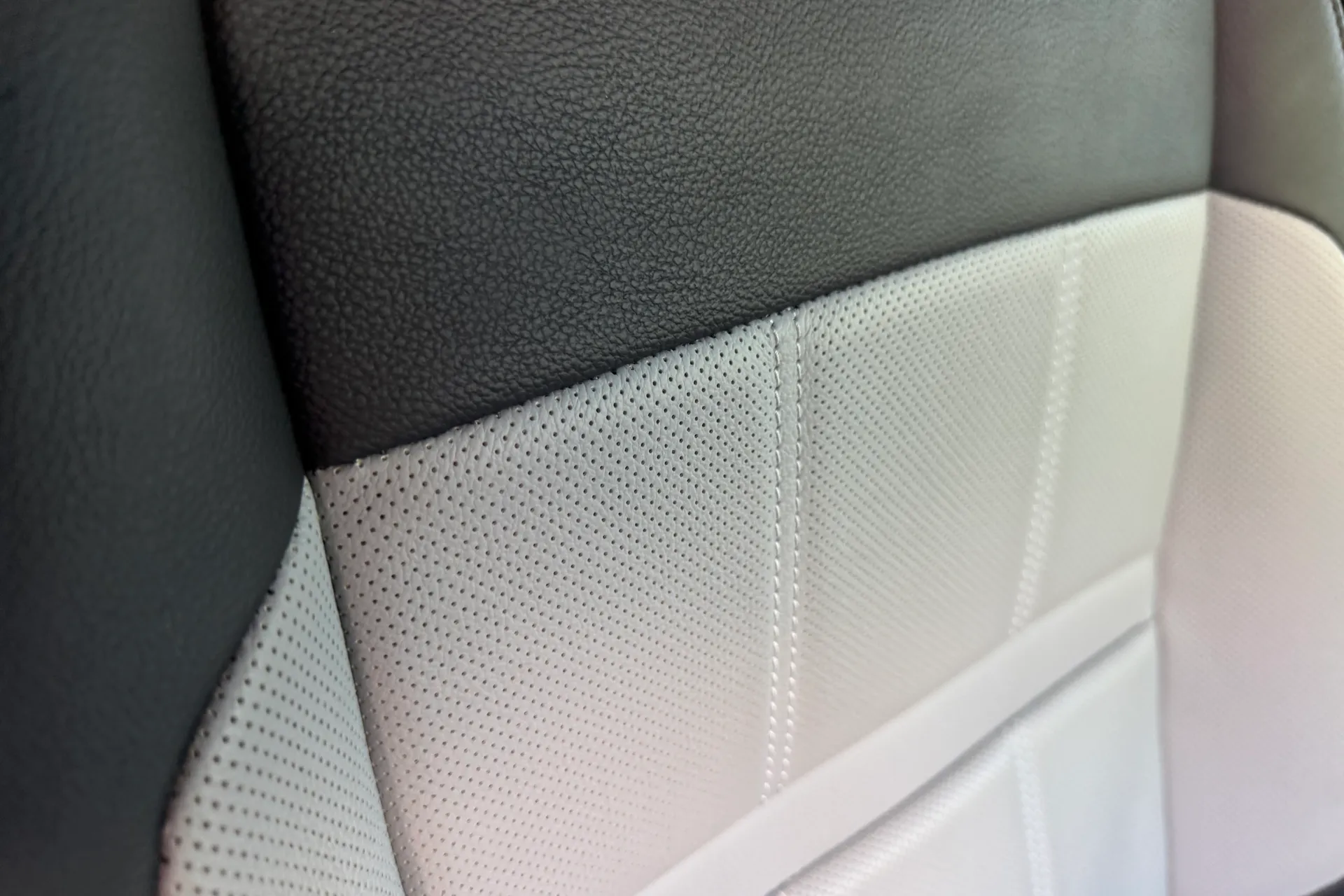 LAND ROVER RANGE ROVER EVOQUE thumbnail image number 32