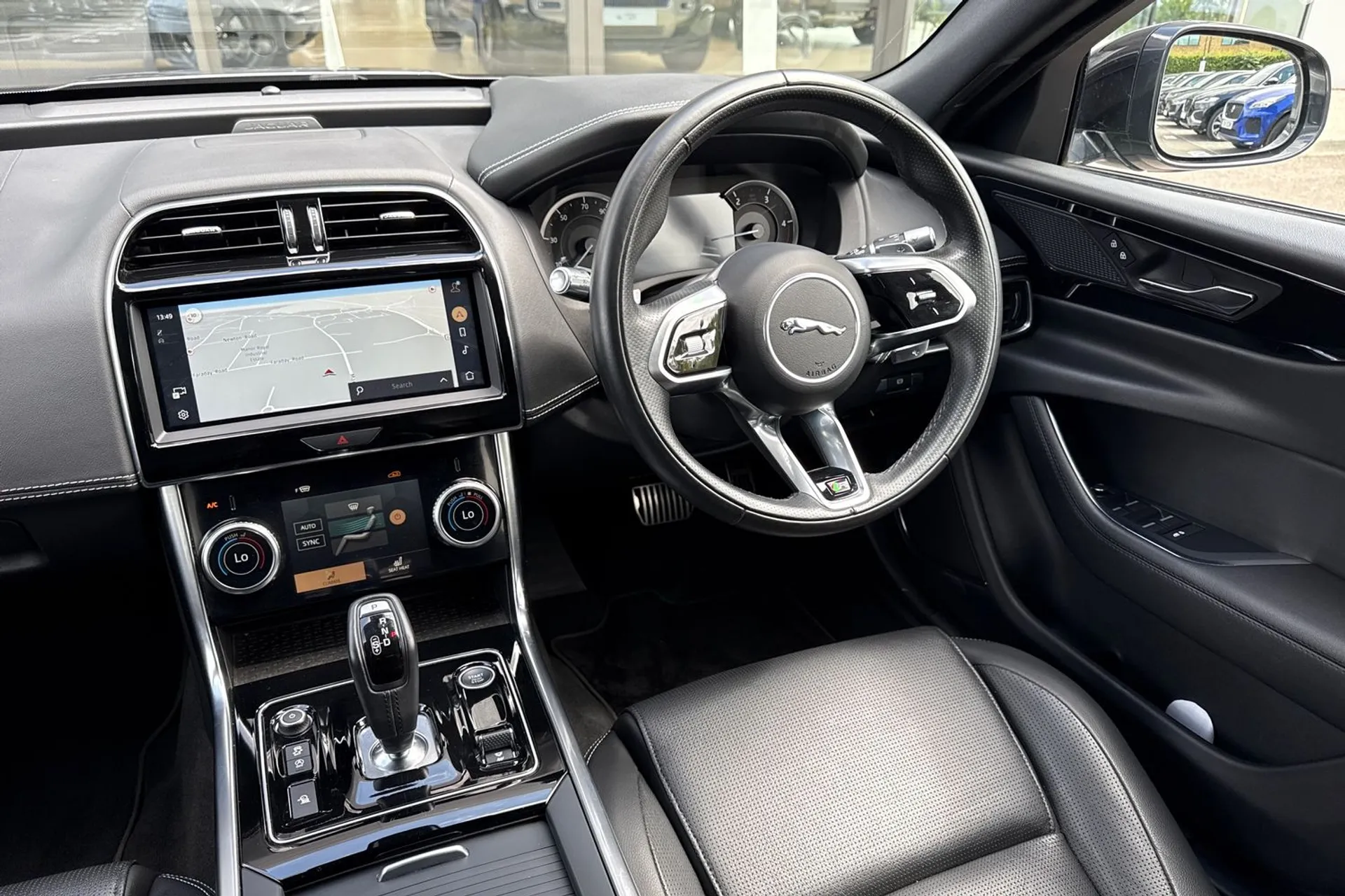 Jaguar XE thumbnail image number 26