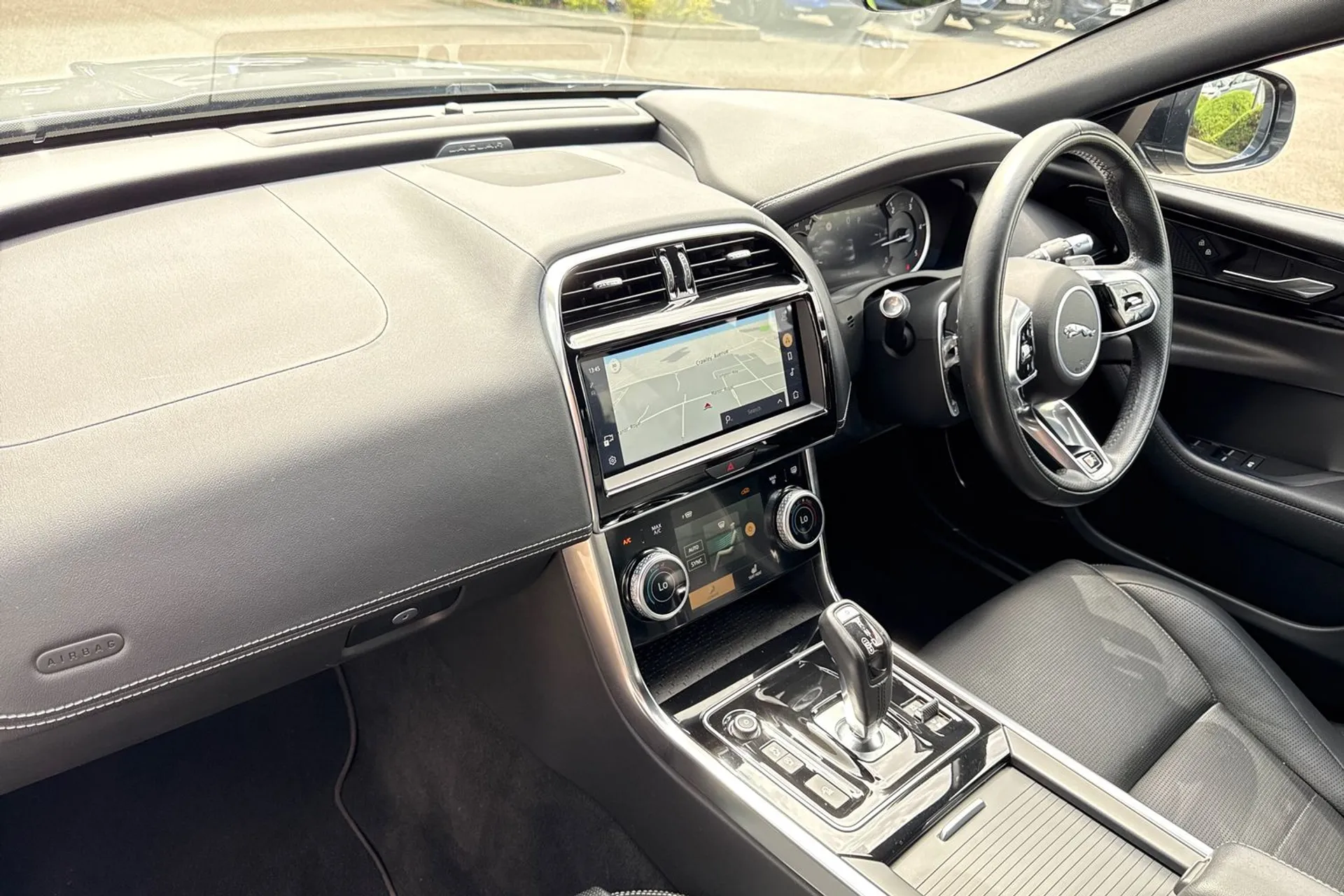 Jaguar XE thumbnail image number 45