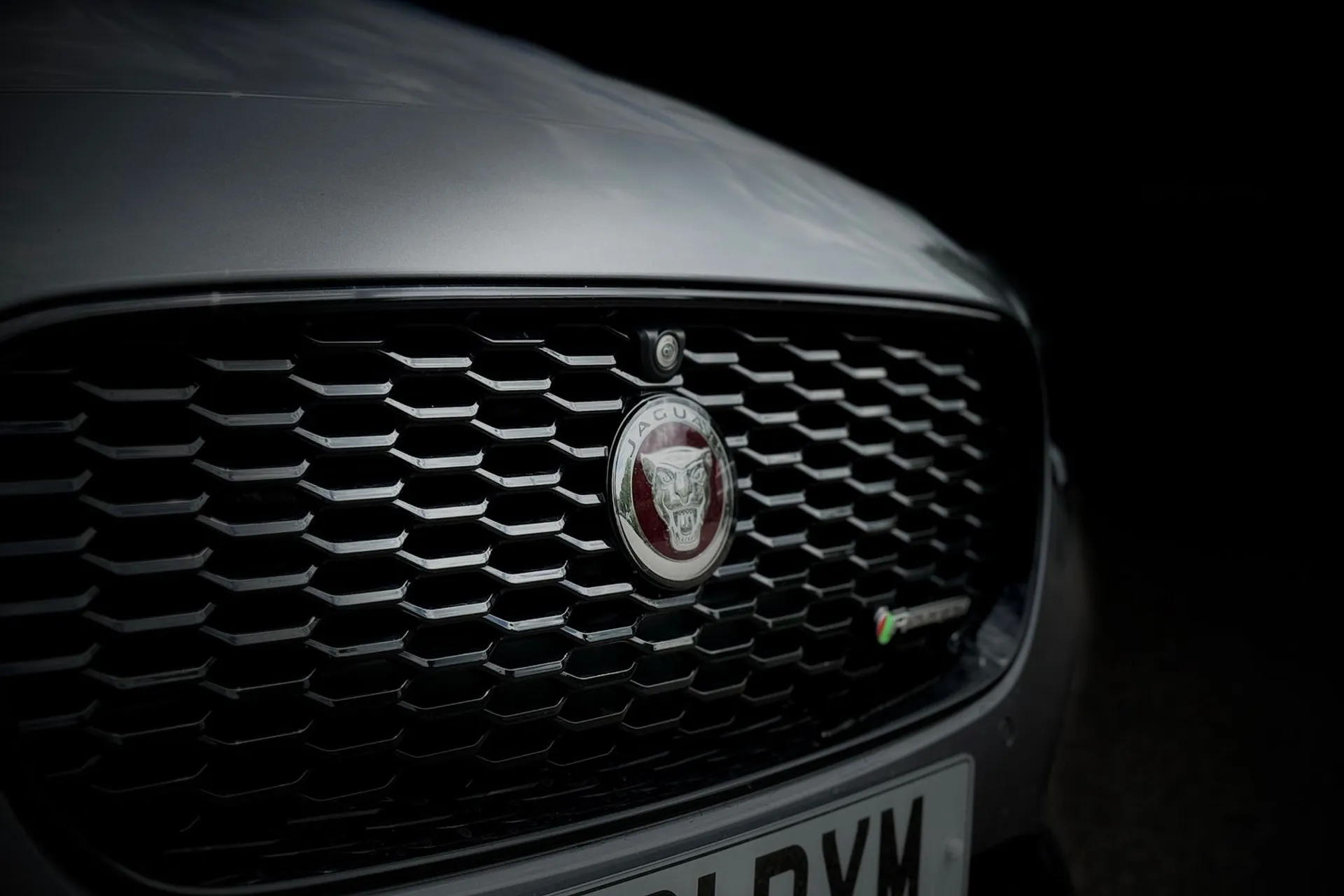 Jaguar XE thumbnail image number 18