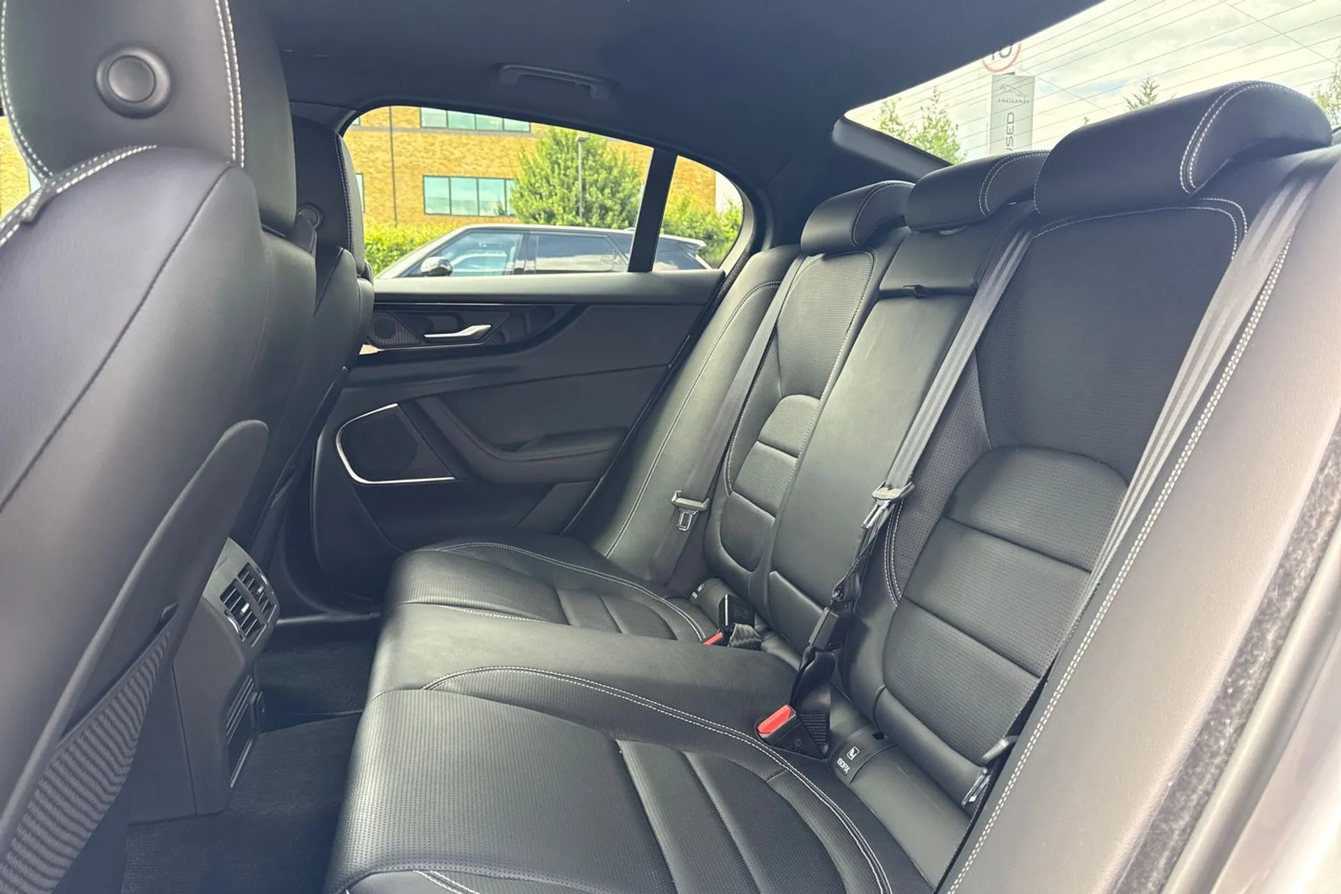 Jaguar XE thumbnail image number 42