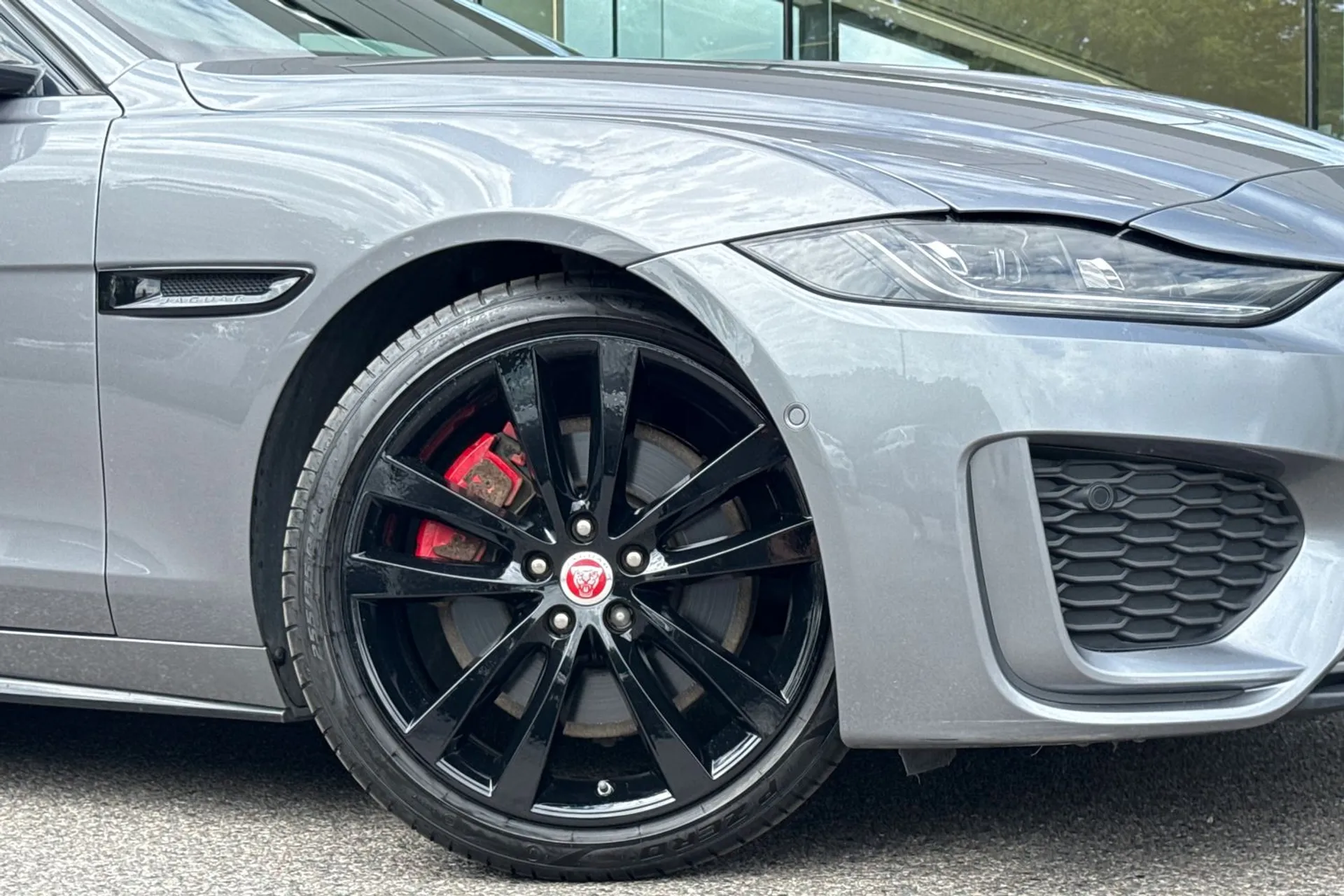Jaguar XE thumbnail image number 10