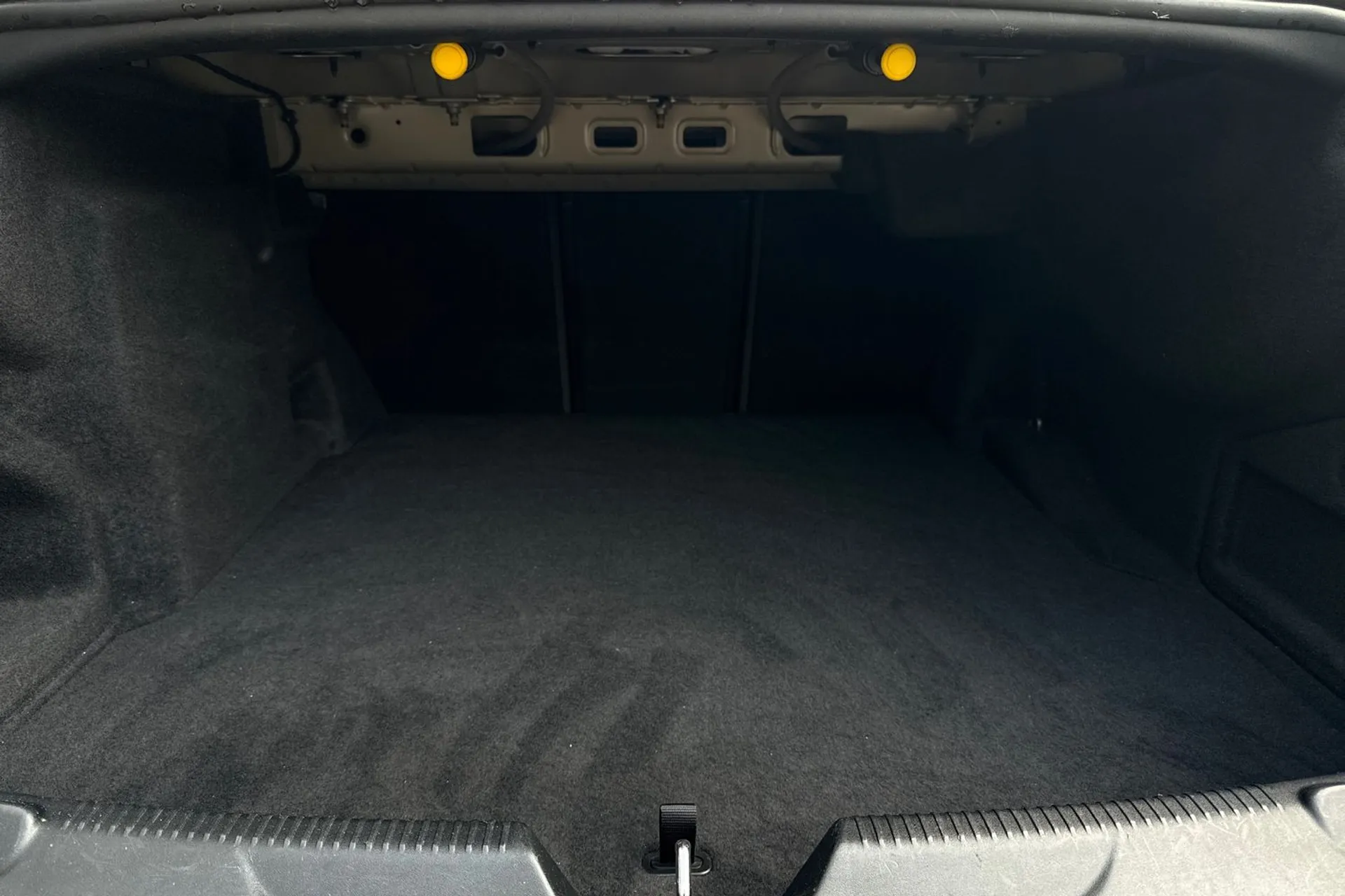 Jaguar XE thumbnail image number 37