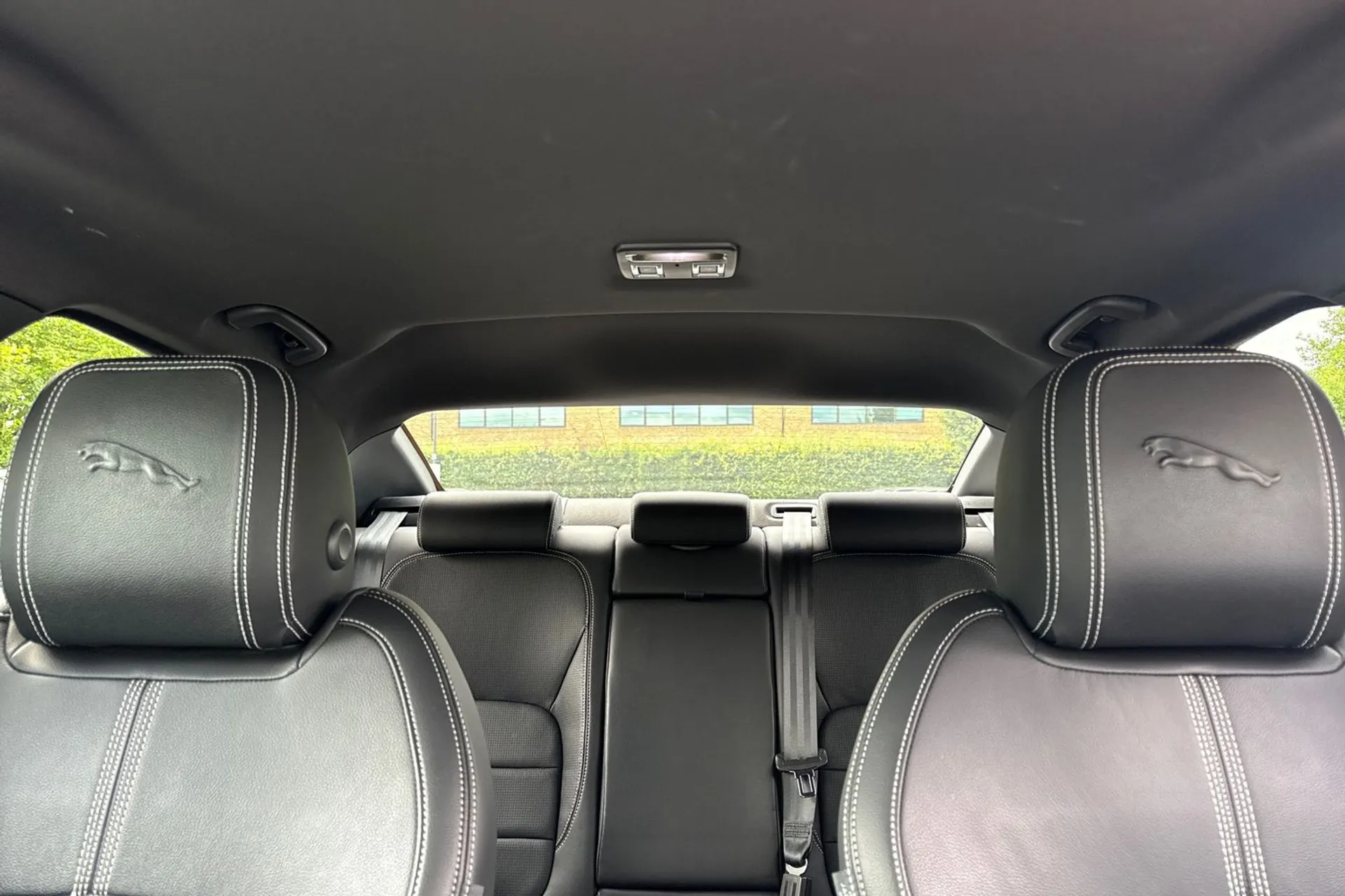 Jaguar XE thumbnail image number 28