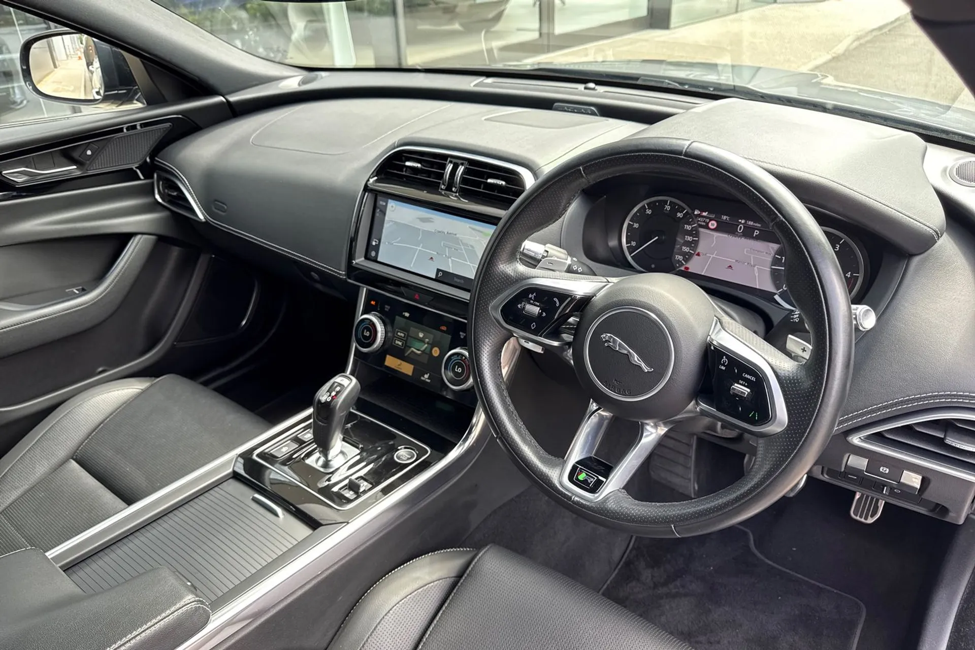 Jaguar XE thumbnail image number 44