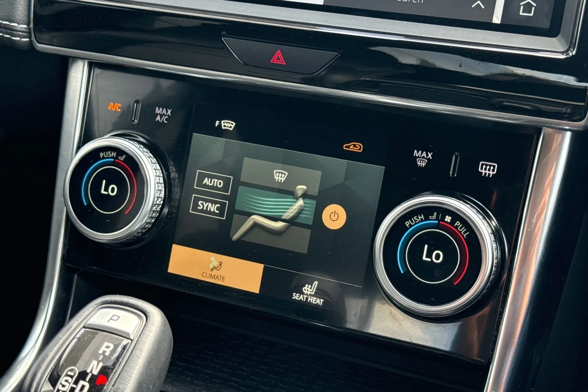 Jaguar XE thumbnail image number 31