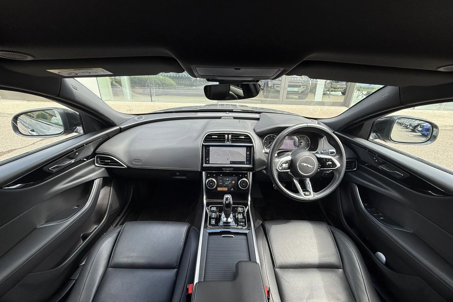 Jaguar XE thumbnail image number 3