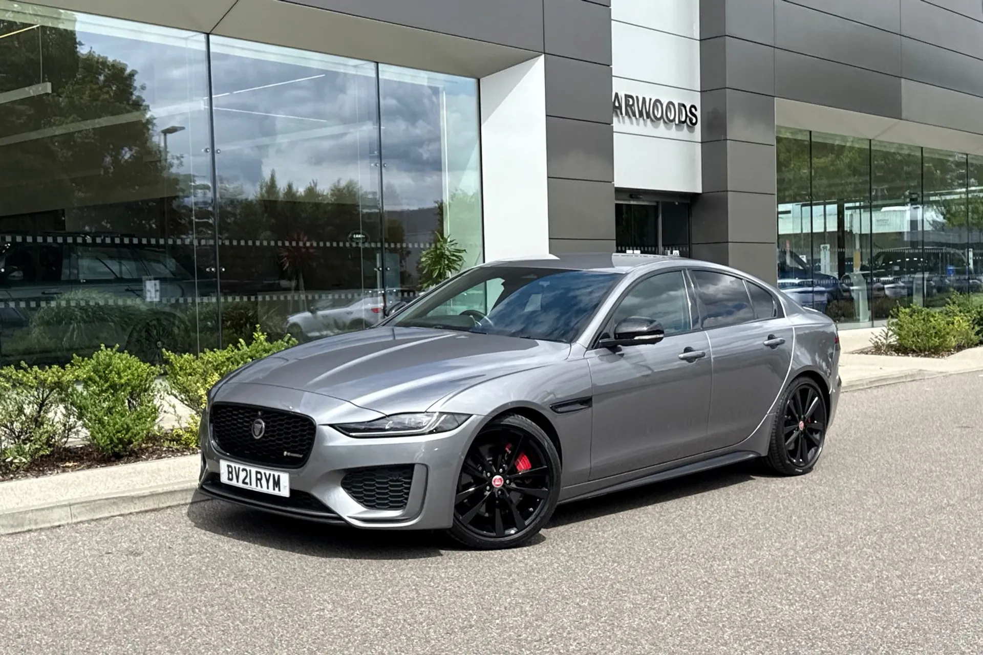 Jaguar XE thumbnail image number 16