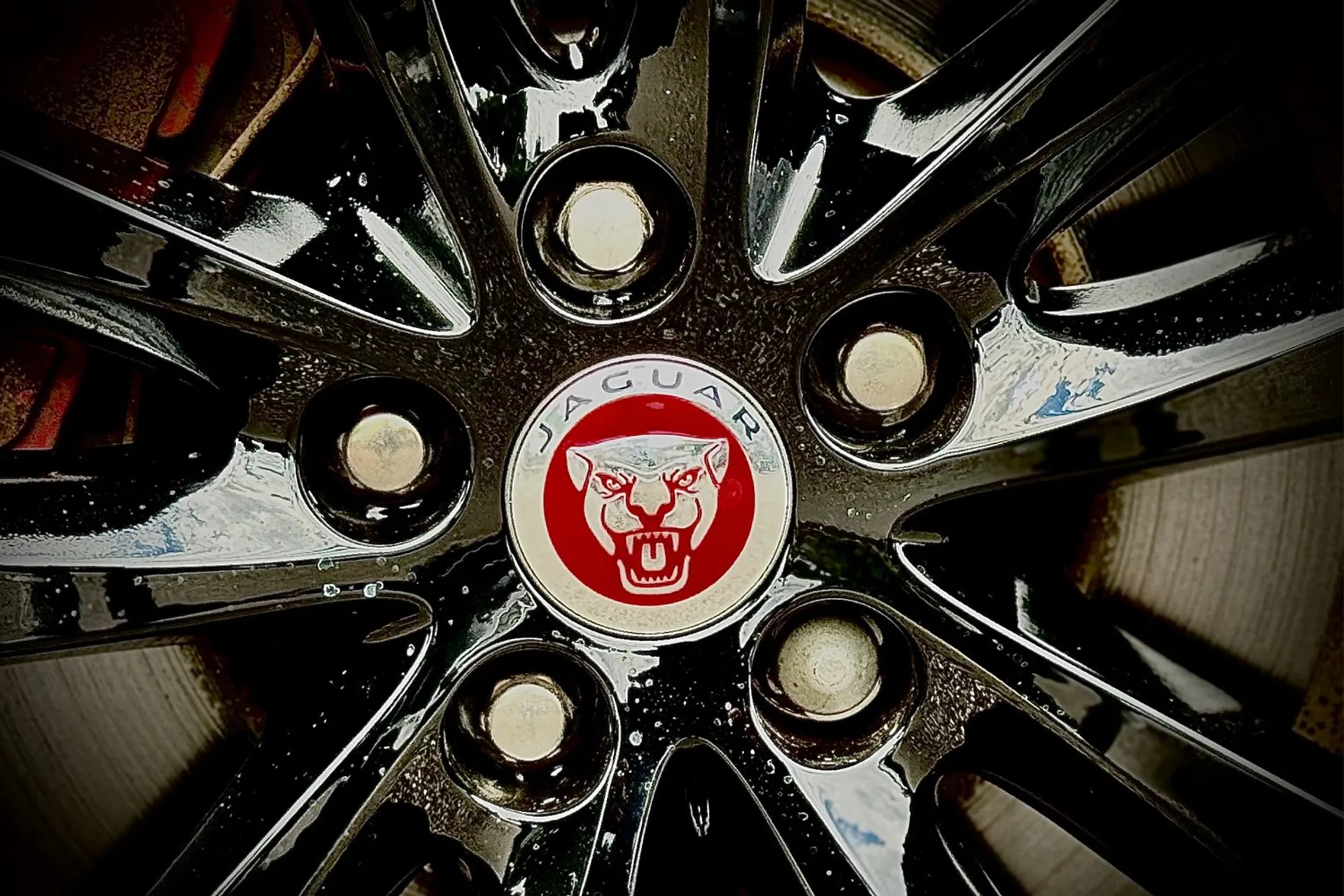 Jaguar XE thumbnail image number 19