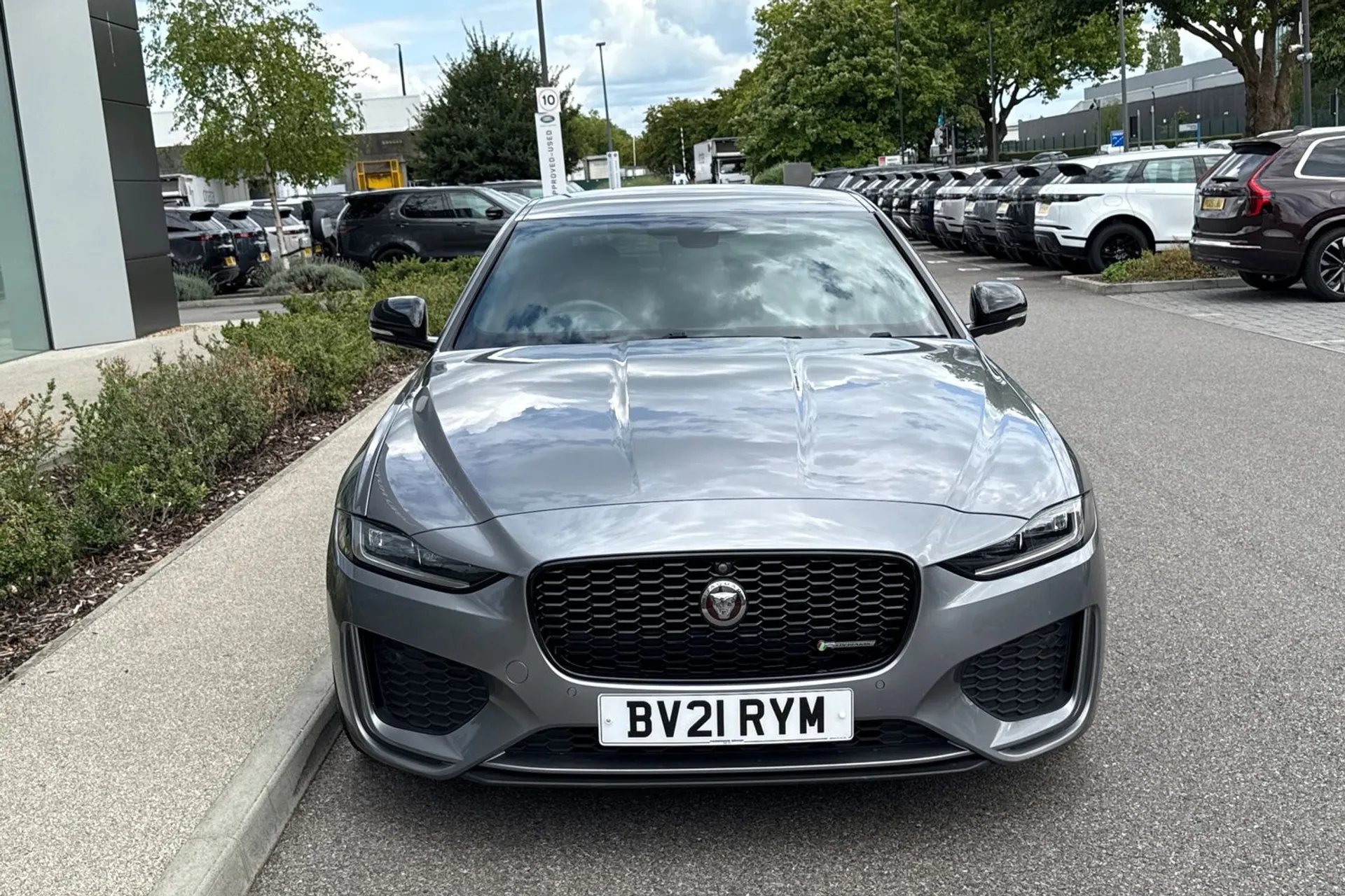Jaguar XE thumbnail image number 17