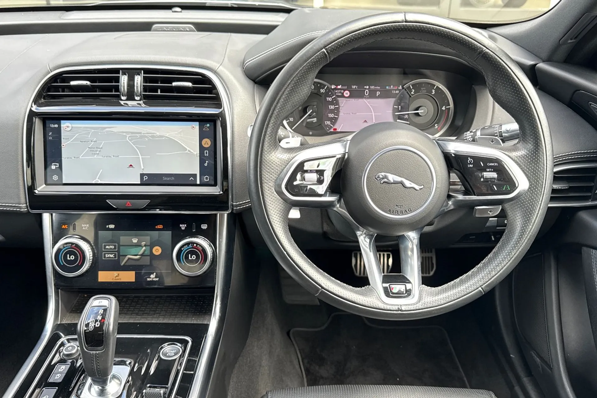 Jaguar XE thumbnail image number 25