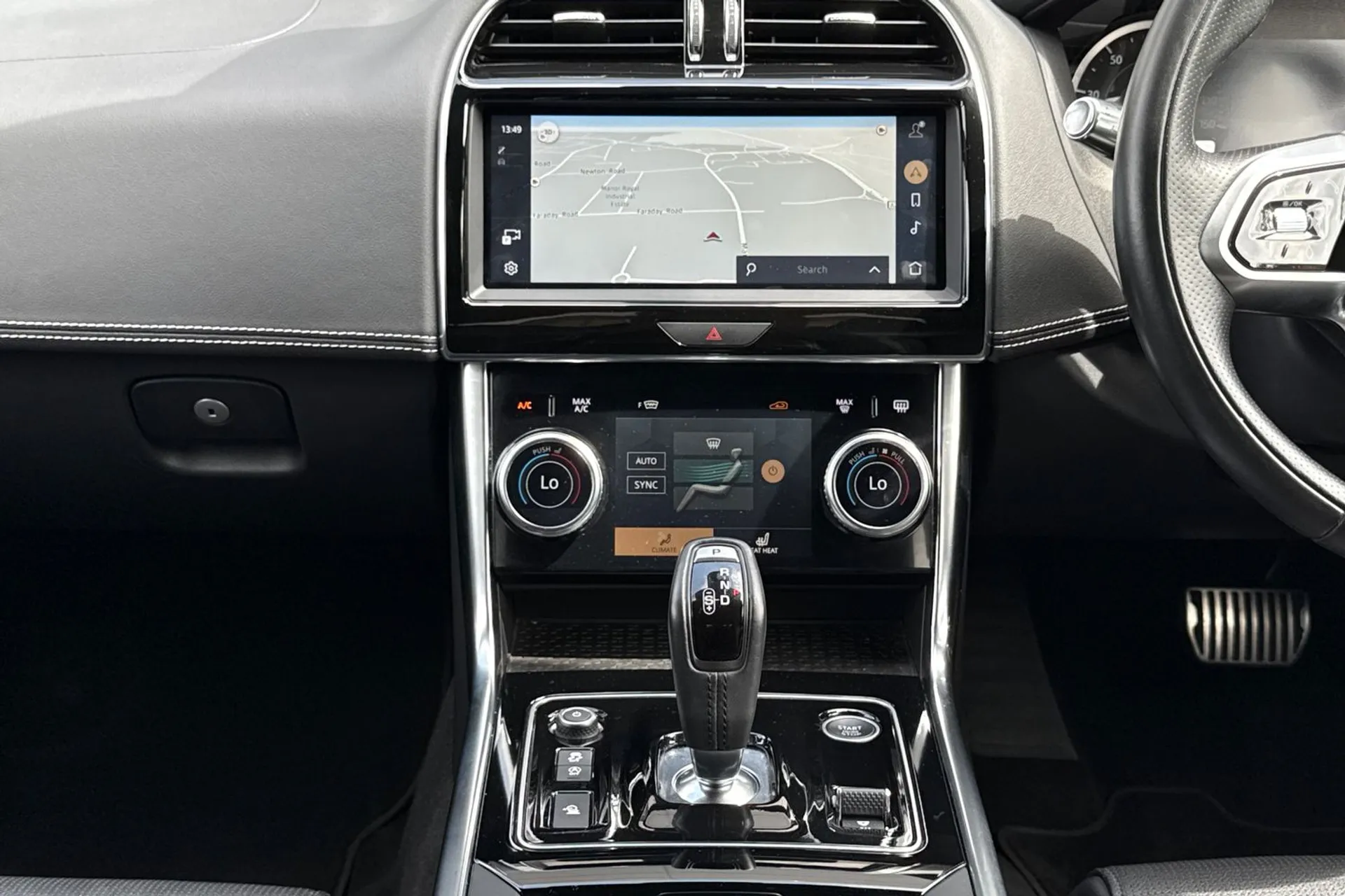 Jaguar XE thumbnail image number 22