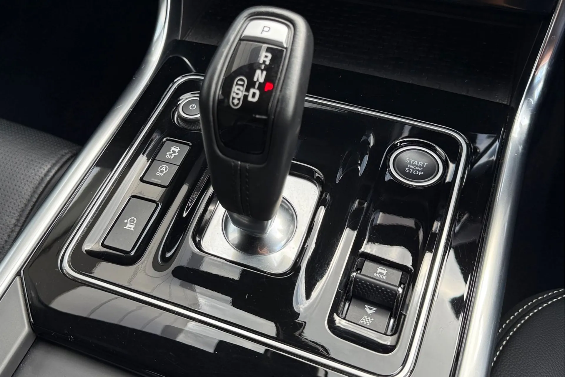 Jaguar XE thumbnail image number 23