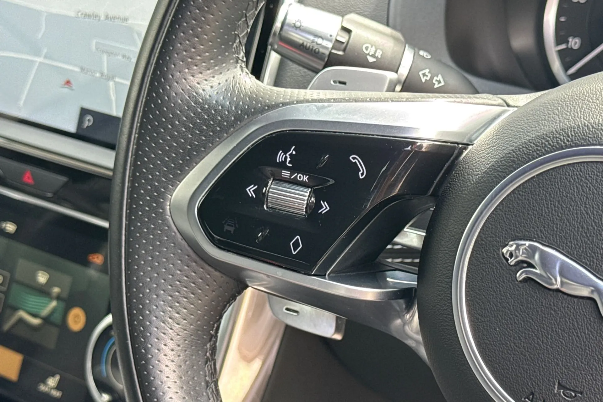Jaguar XE thumbnail image number 47