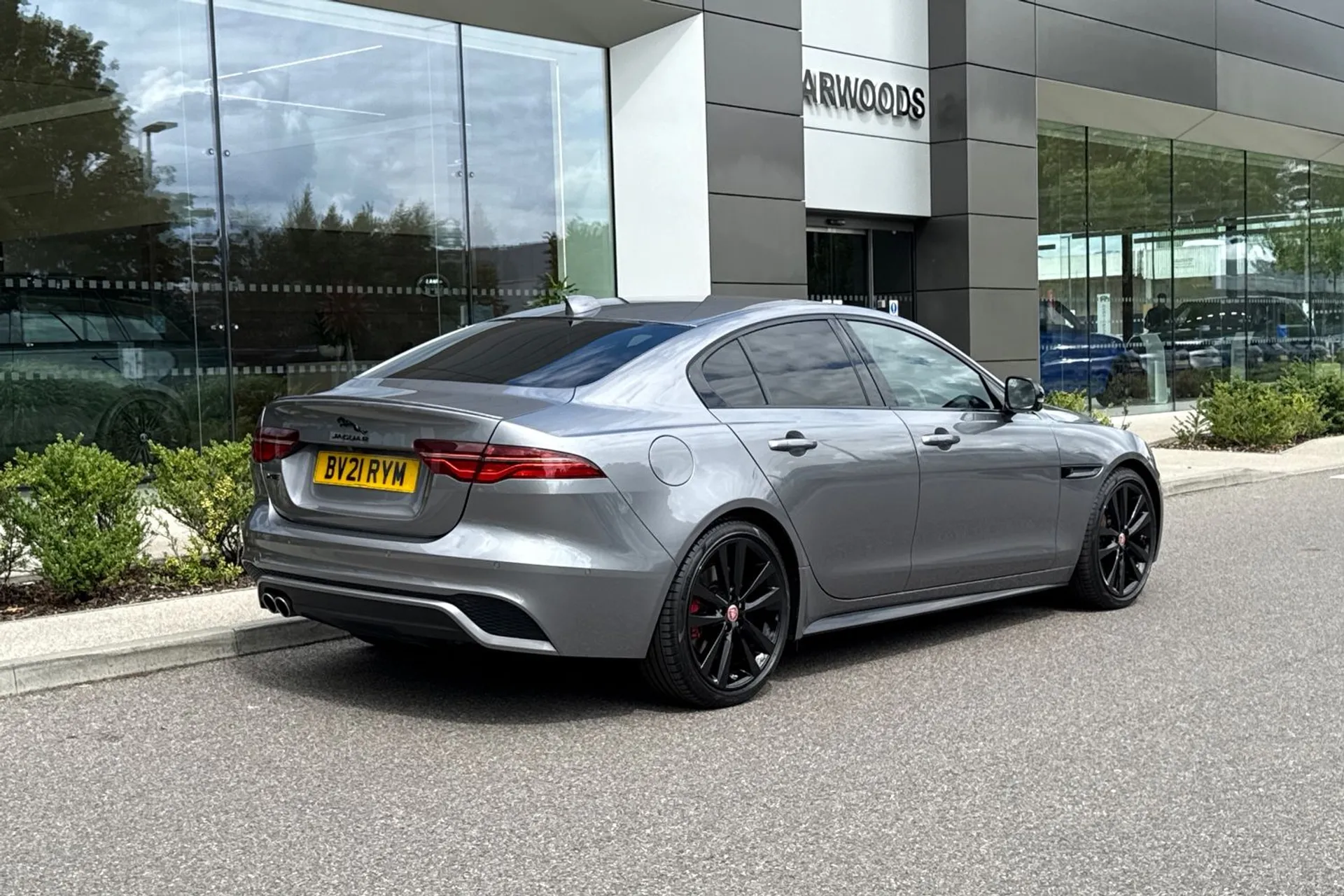 Jaguar XE thumbnail image number 11