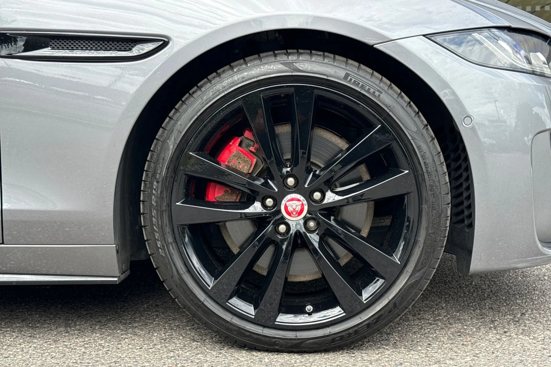 Jaguar XE thumbnail image number 20