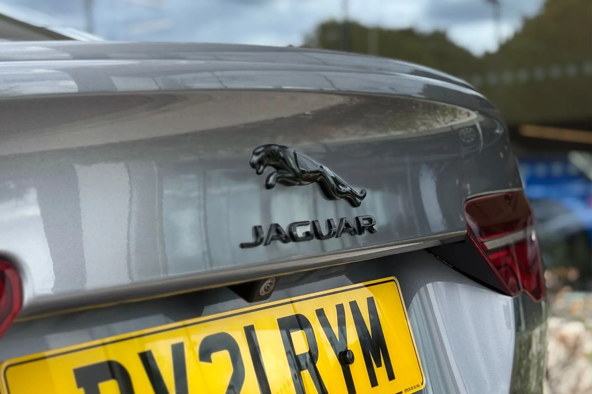 Jaguar XE thumbnail image number 15