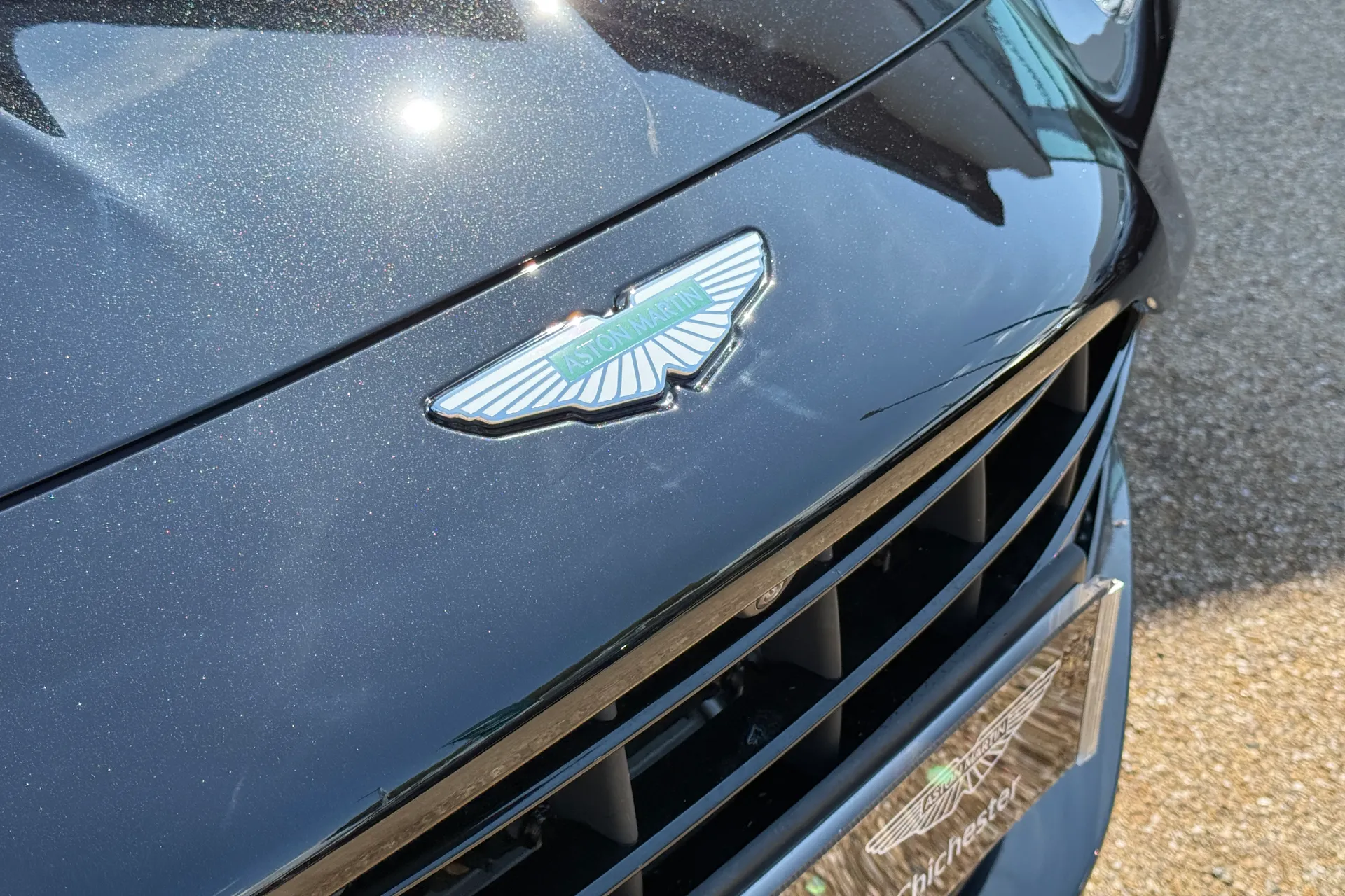 Aston Martin Vantage thumbnail image number 15