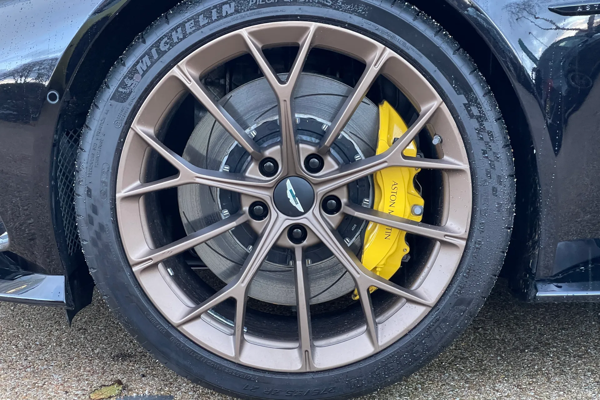 Aston Martin Vantage thumbnail image number 4