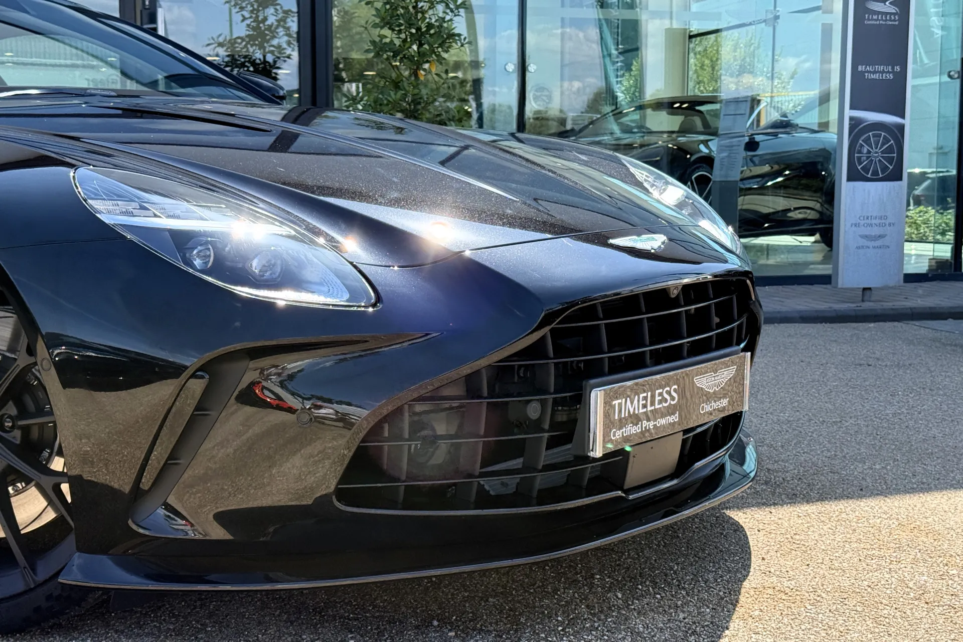 Aston Martin Vantage thumbnail image number 14