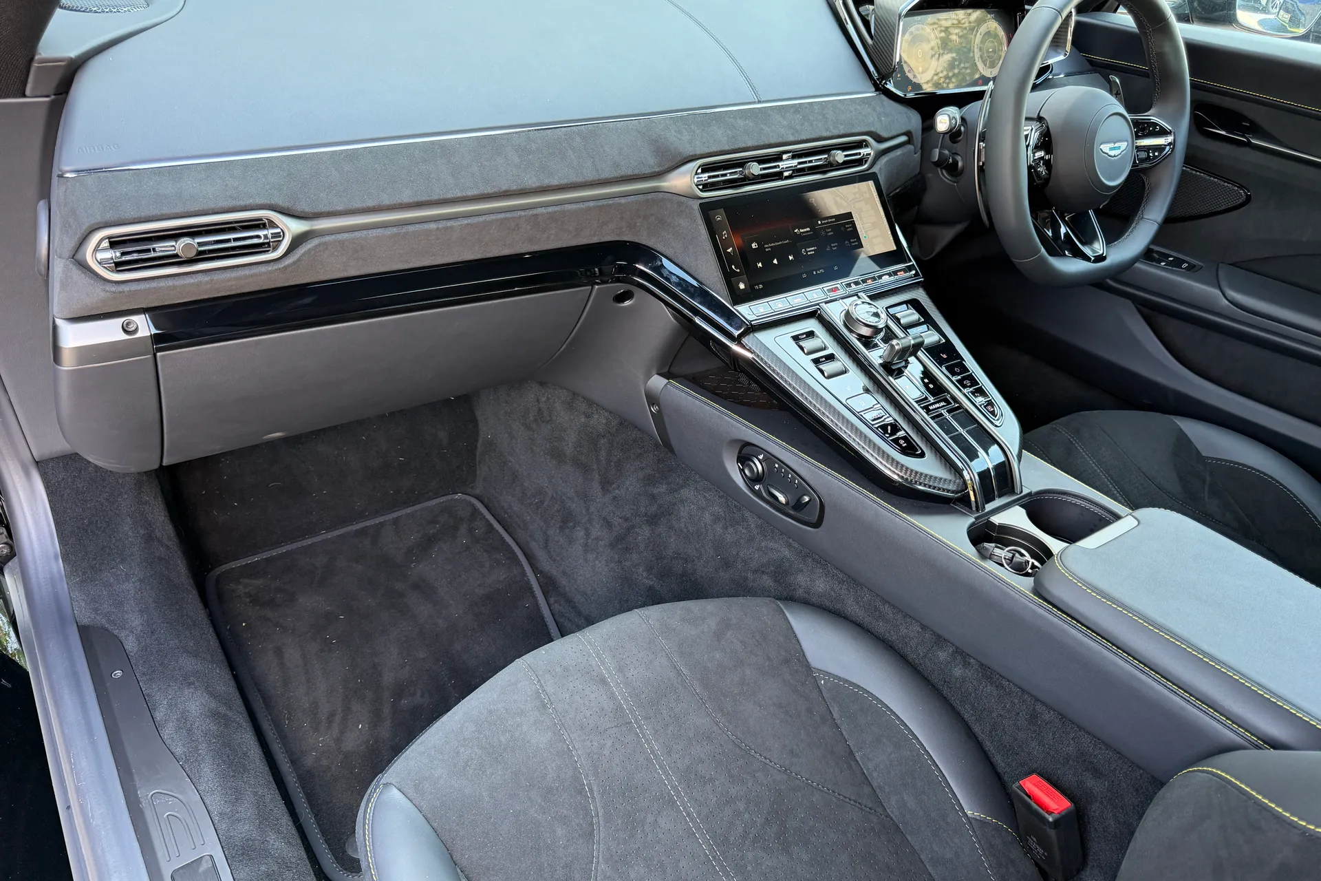 Aston Martin Vantage thumbnail image number 27