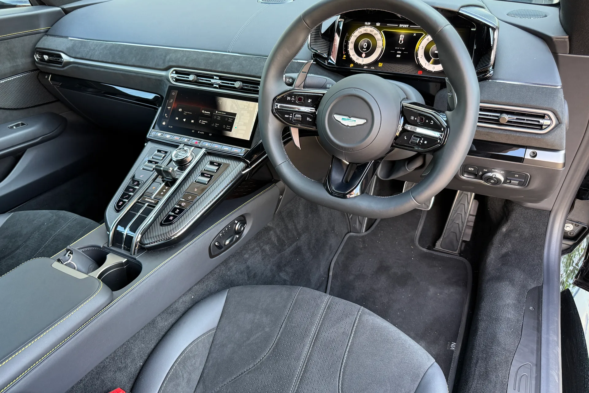 Aston Martin Vantage thumbnail image number 3