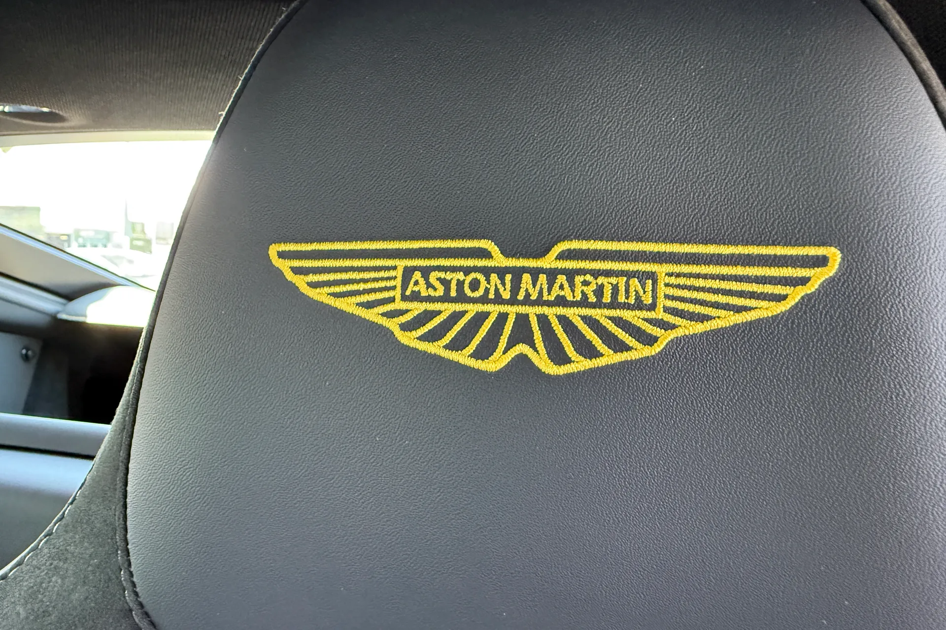 Aston Martin Vantage thumbnail image number 5