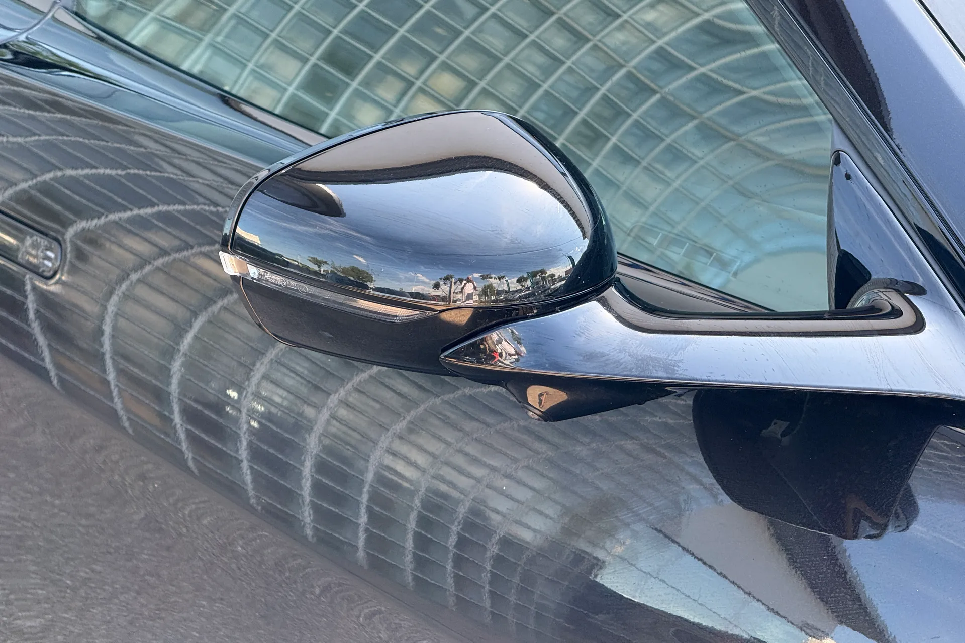 Aston Martin Vantage thumbnail image number 19