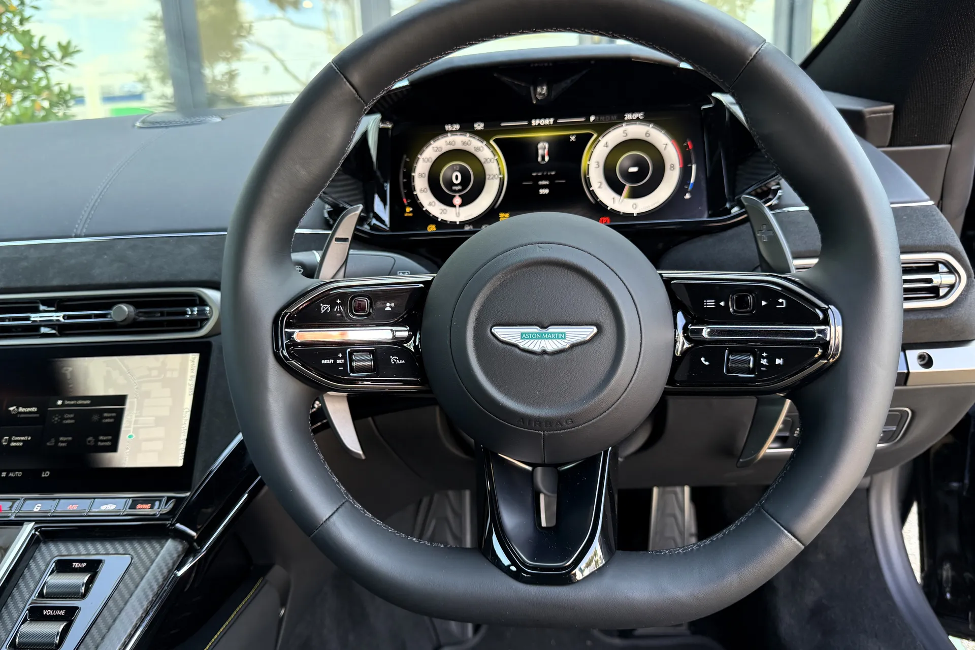 Aston Martin Vantage thumbnail image number 11