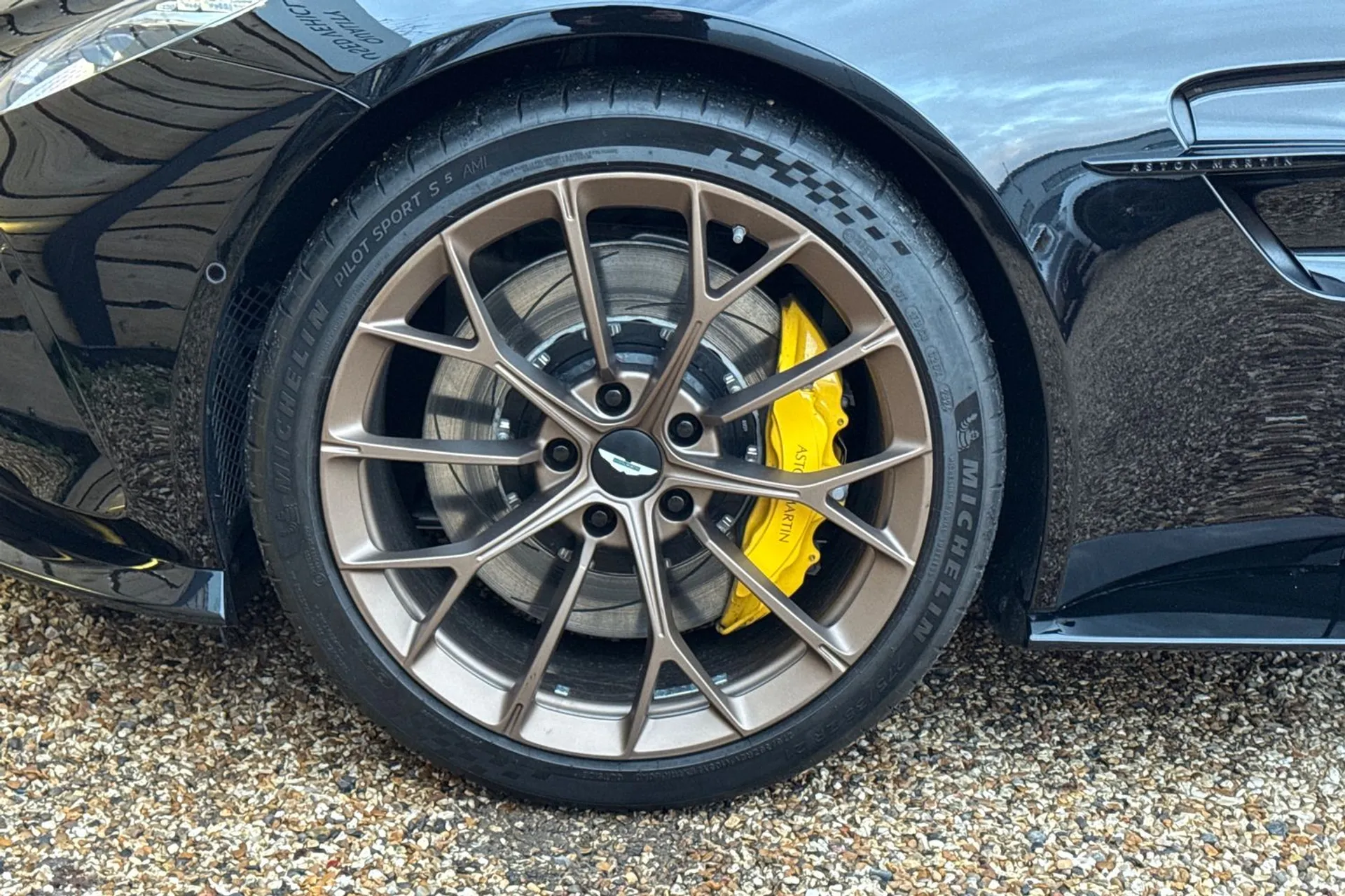 Aston Martin Vantage thumbnail image number 14