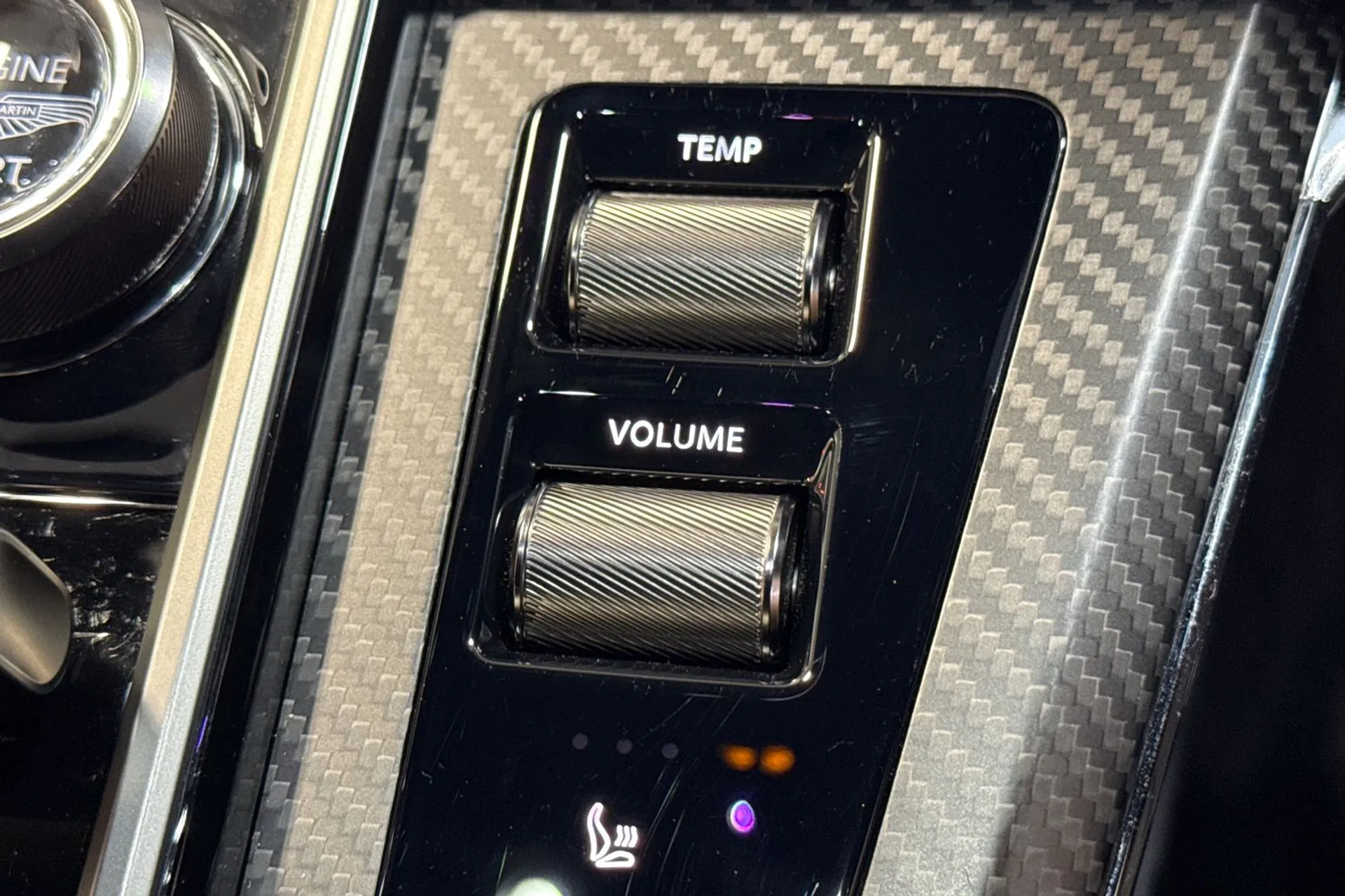 Aston Martin Vantage thumbnail image number 53