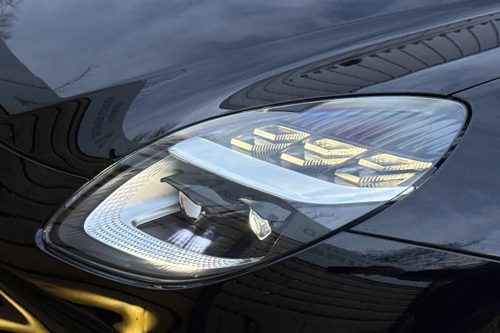 Aston Martin Vantage thumbnail image number 44