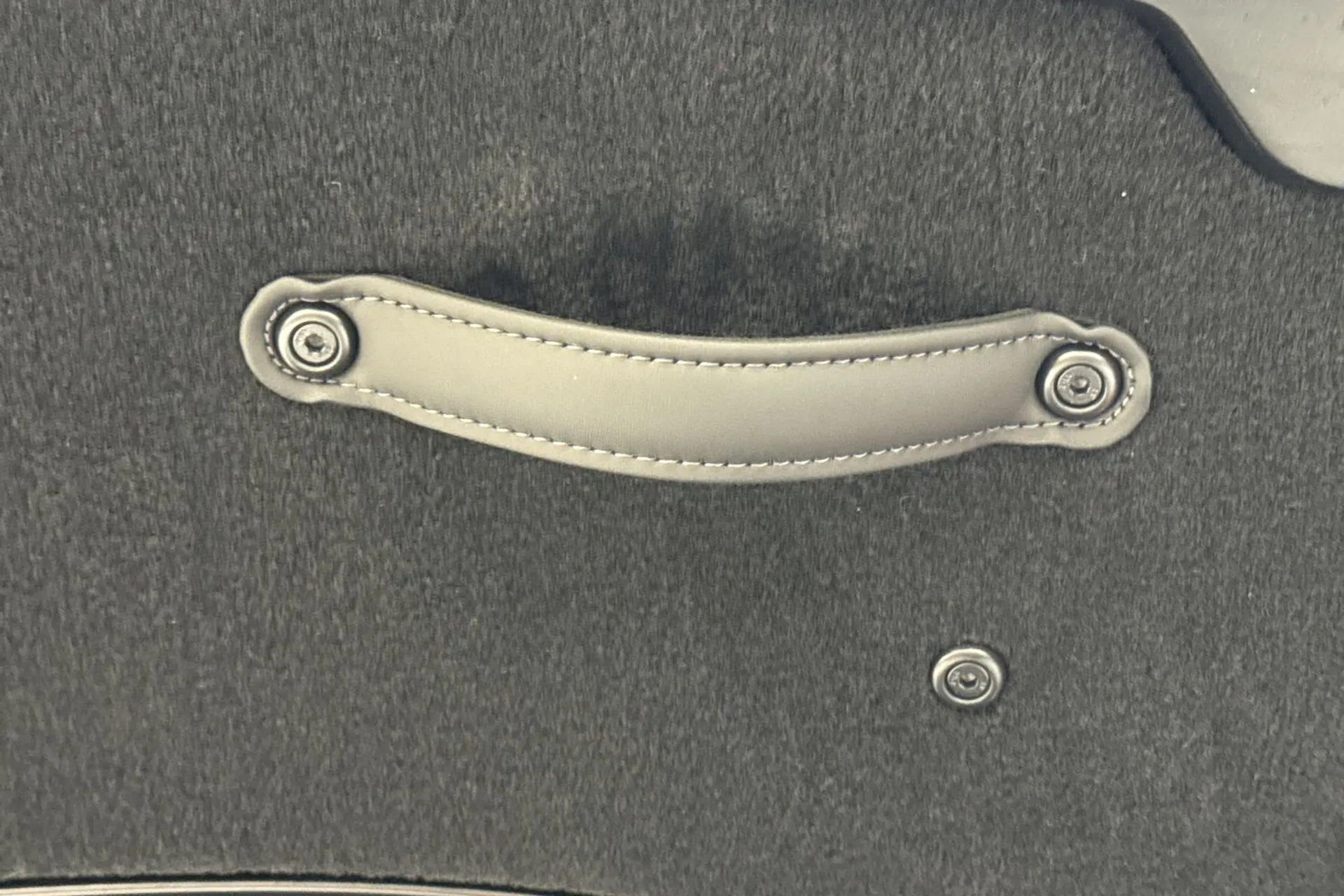 Aston Martin Vantage thumbnail image number 22