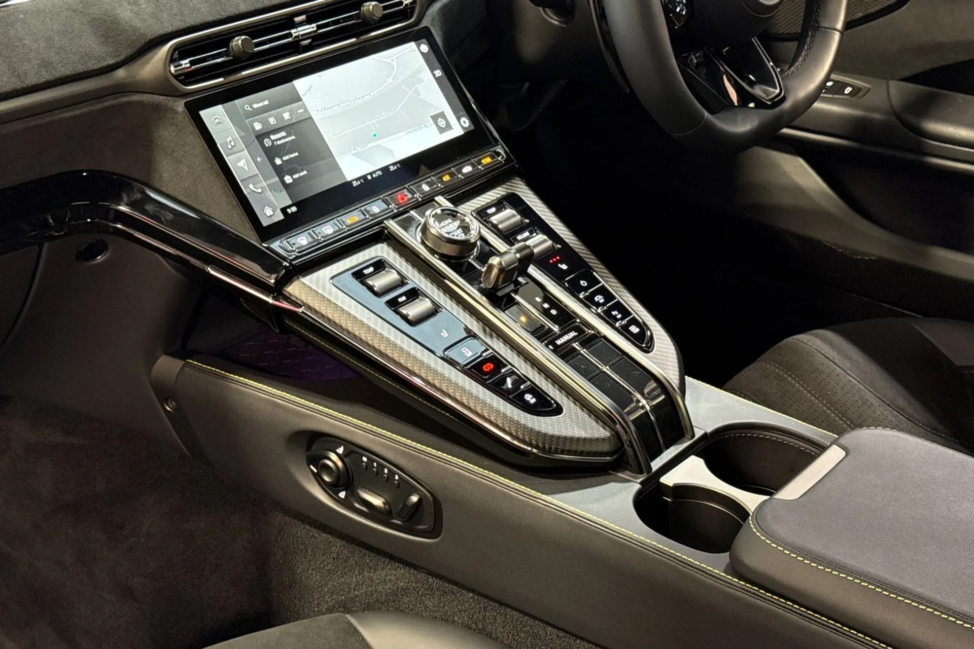 Aston Martin Vantage thumbnail image number 37