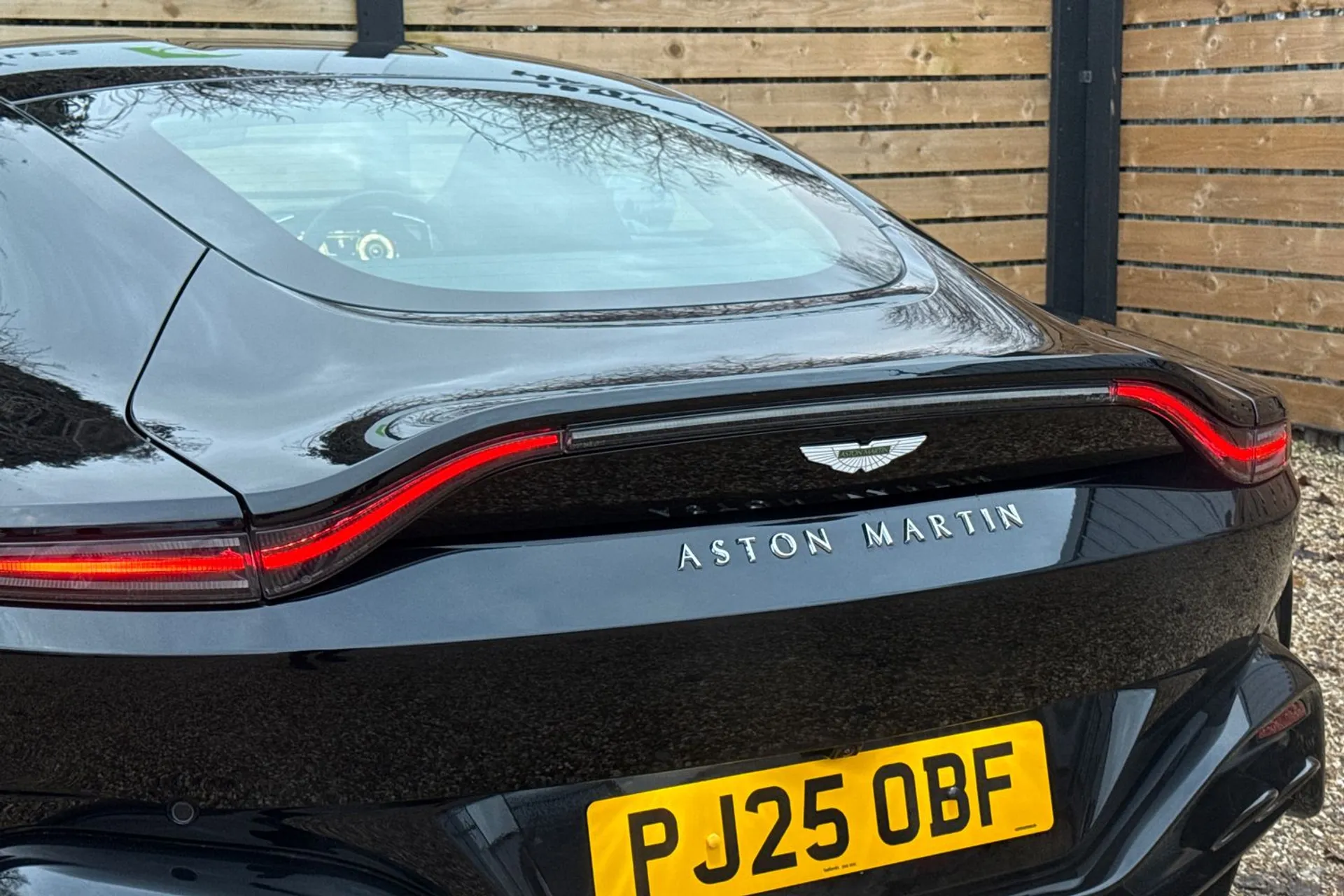 Aston Martin Vantage thumbnail image number 16