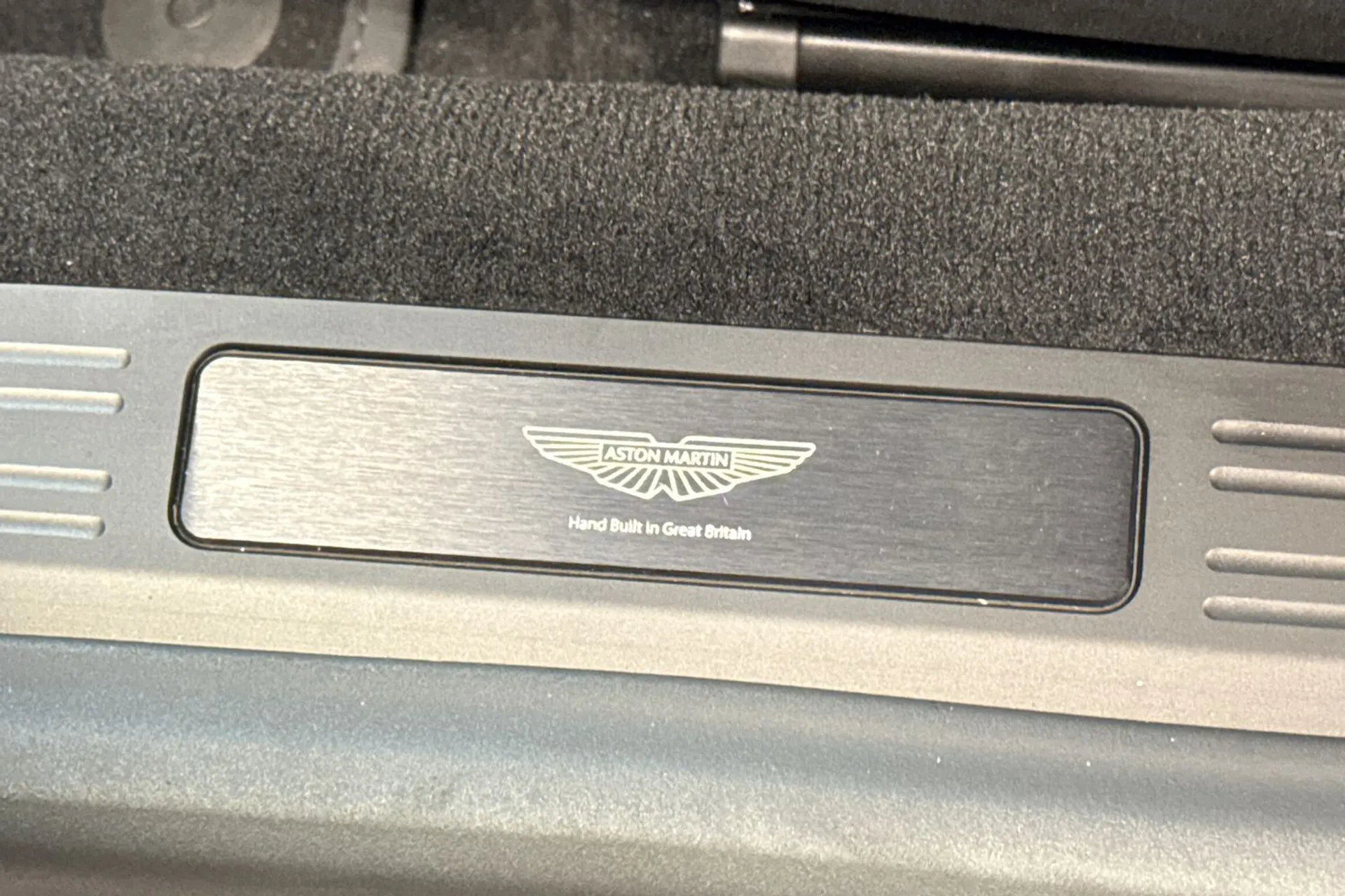 Aston Martin Vantage thumbnail image number 47